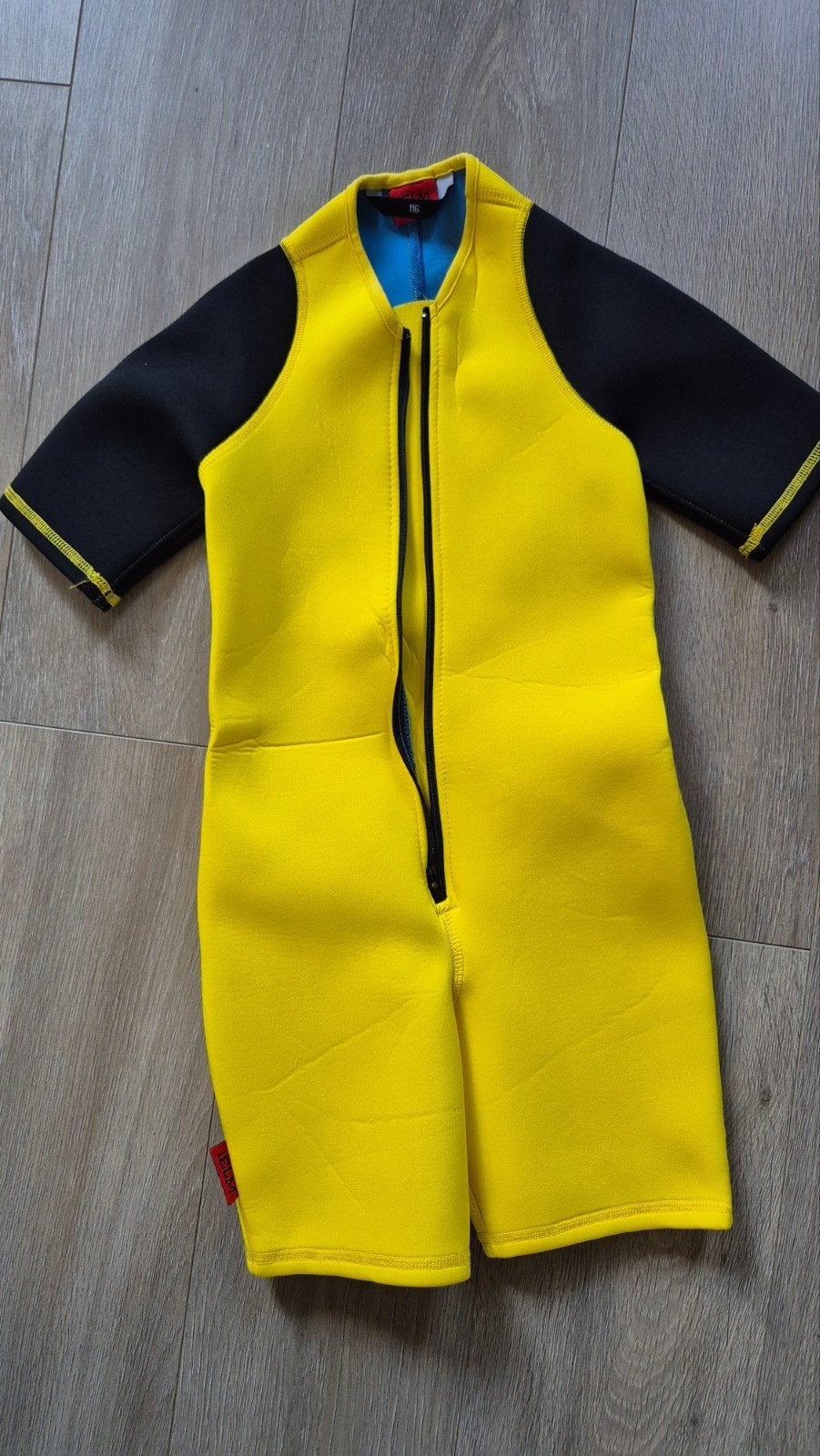 IELM wetsuit maat 116, zo goed als nieuw, Kinderen en Baby's, Kinderkleding | Maat 116, Ophalen, Zo goed als nieuw, Ielm, Sport- of Zwemkleding