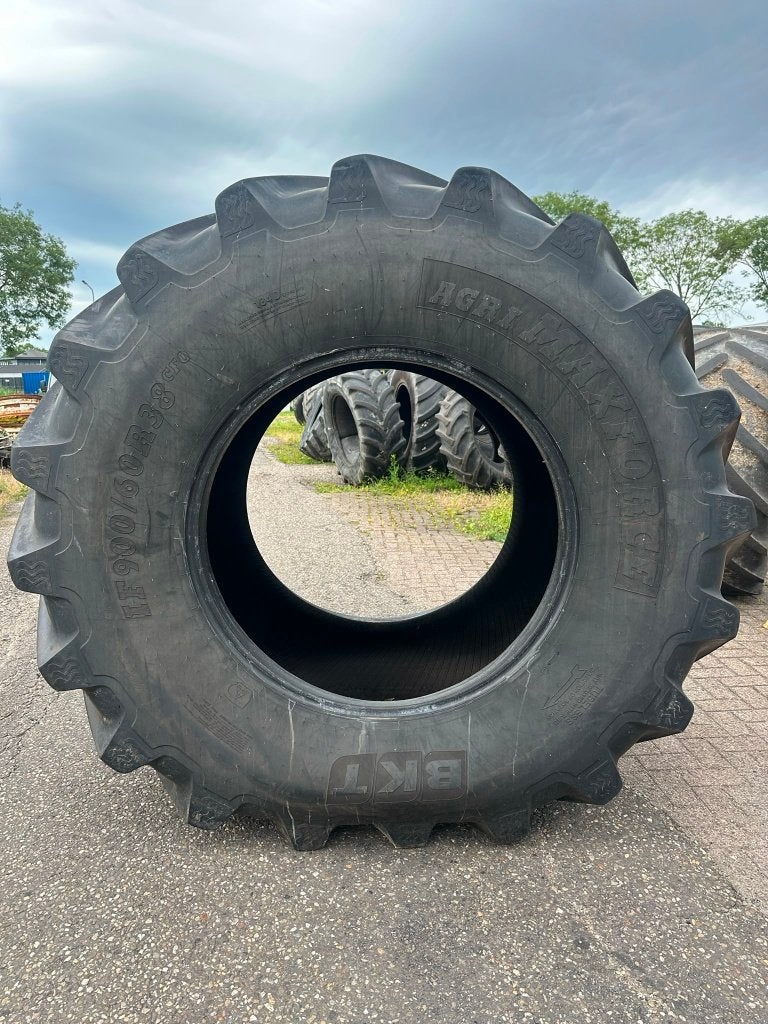 2x BKT trekken banden IF 900/60 R38, Ophalen, Voor, Motorkap
