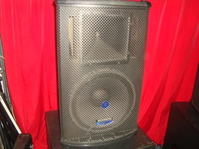 Gebruikt: Mackie complete actieve PA set, 2X TOP + 2X SUB, 120 watt of meer, Front, Rear of Stereo speakers, Ophalen, Overige merken