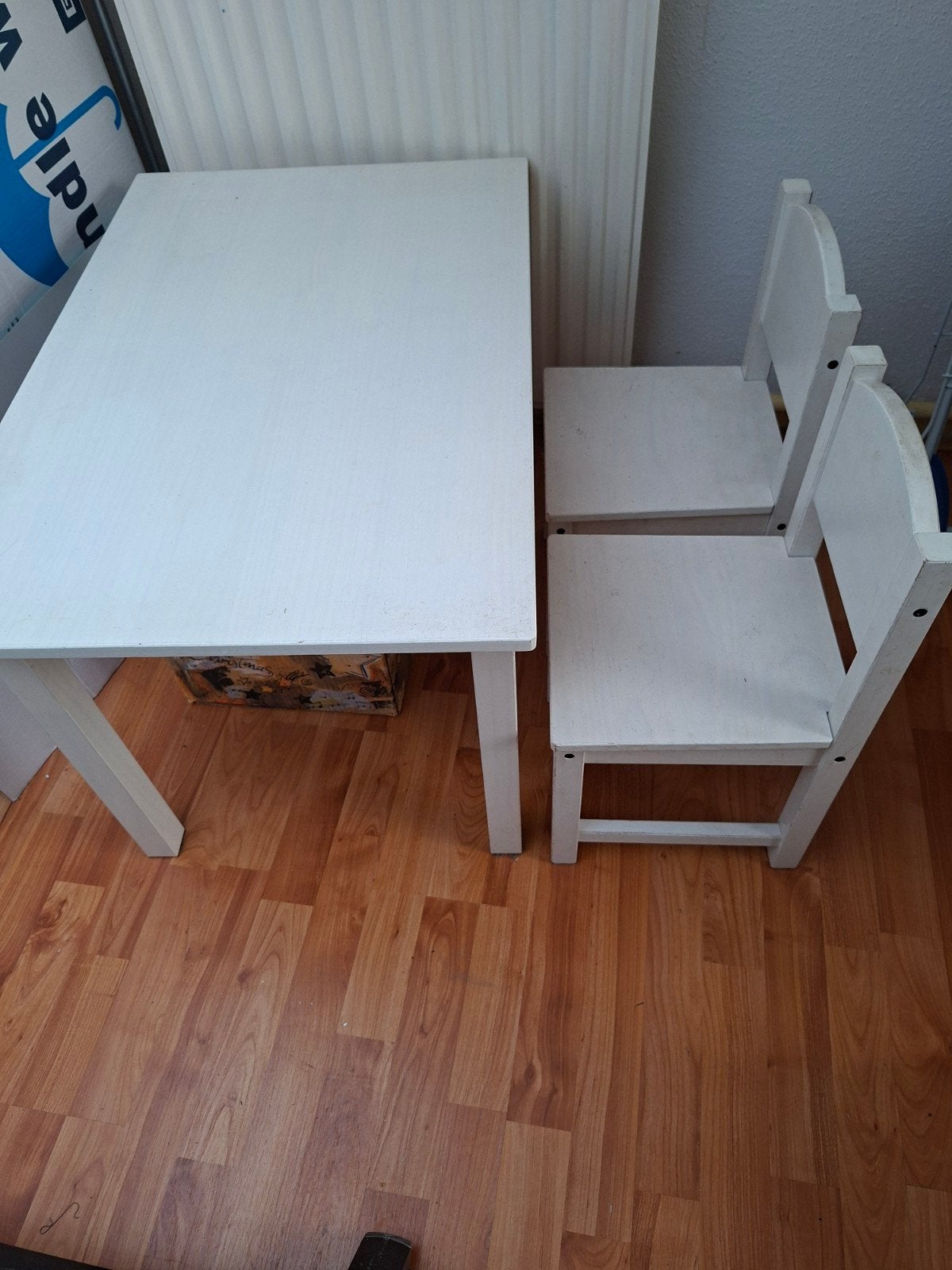 Witte kinder tafel met twee stoeltjes, Kinderen en Baby's, Ophalen, Gebruikt, Tafel(s) en Stoel(en)