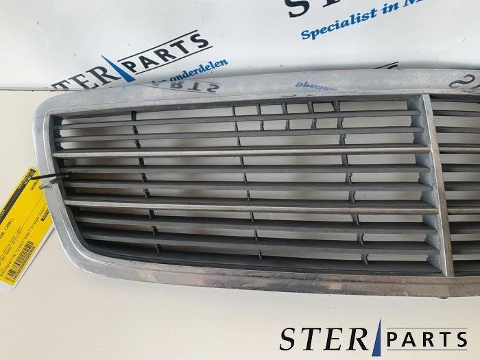 Grille van een Mercedes C-Klasse (7D11), Gebruikt, -, Ophalen of Verzenden, -