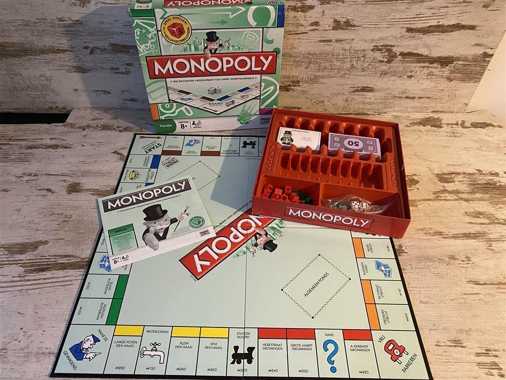 Monopoly vierkante doos met geluksdobbelsteen [s98], Hobby en Vrije tijd, Gezelschapsspellen | Bordspellen, Verzenden, Zo goed als nieuw