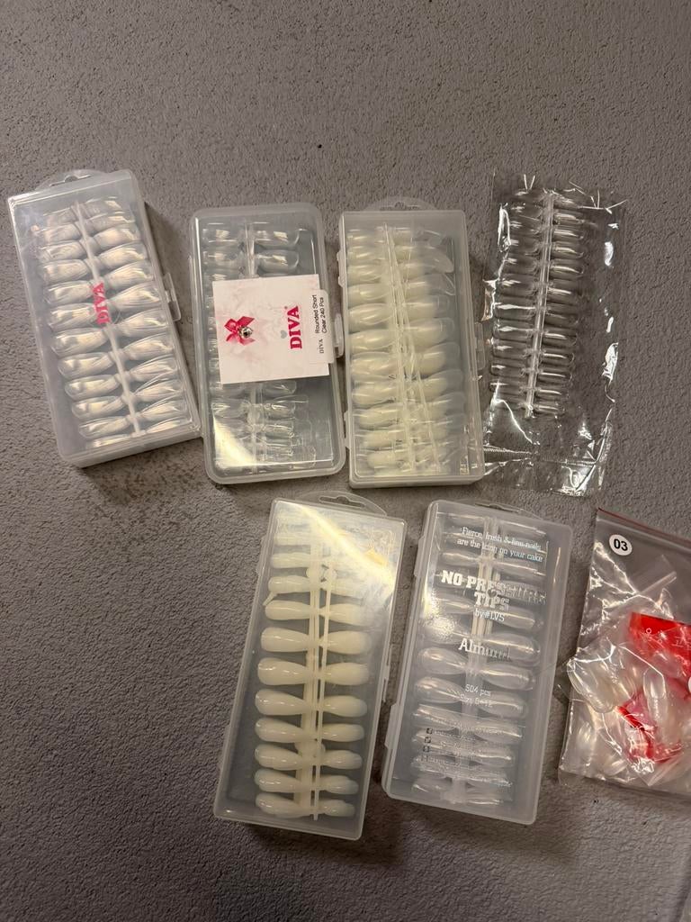 Manicure spullen - press on nails - nagelproducten etc., Ophalen of Verzenden, Nieuw, Overige kleuren, Handen en Nagels