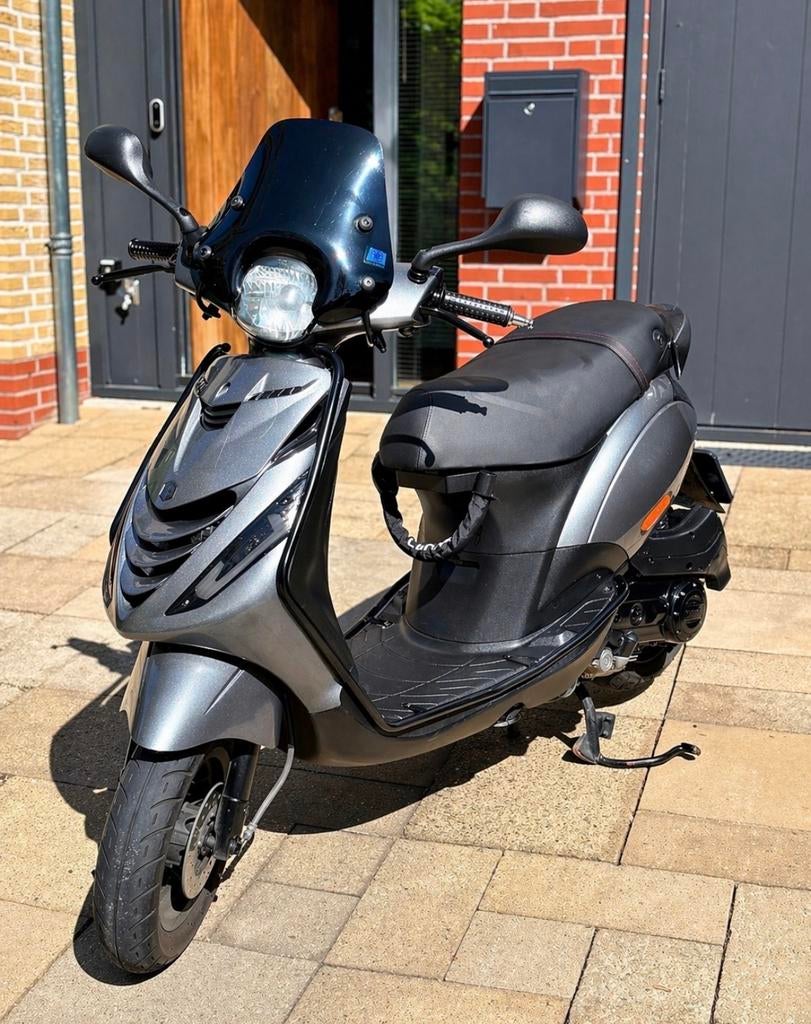 Piaggio Zip 50cc 4-takt uit 2024 - Zo goed als nieuw!, Fietsen en Brommers, Snorfietsen en Snorscooters, Ophalen, Zo goed als nieuw