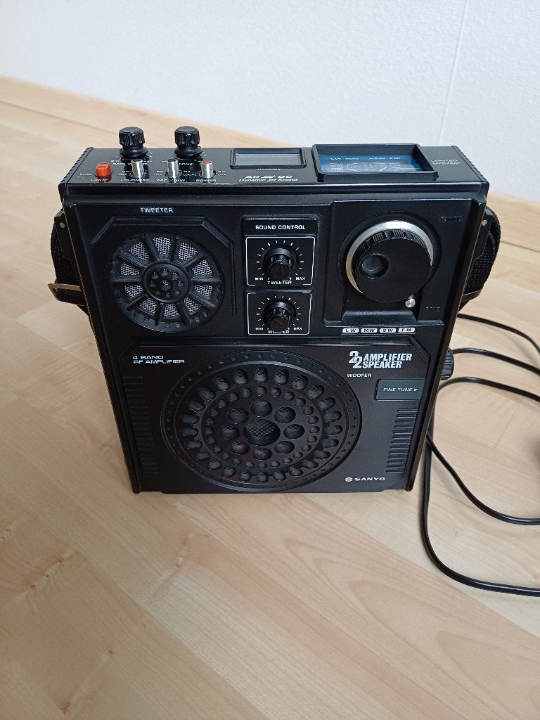 Sanyo RP8252E Vintage Transistorradio (1975), Ophalen, Gebruikt, Wereldontvanger