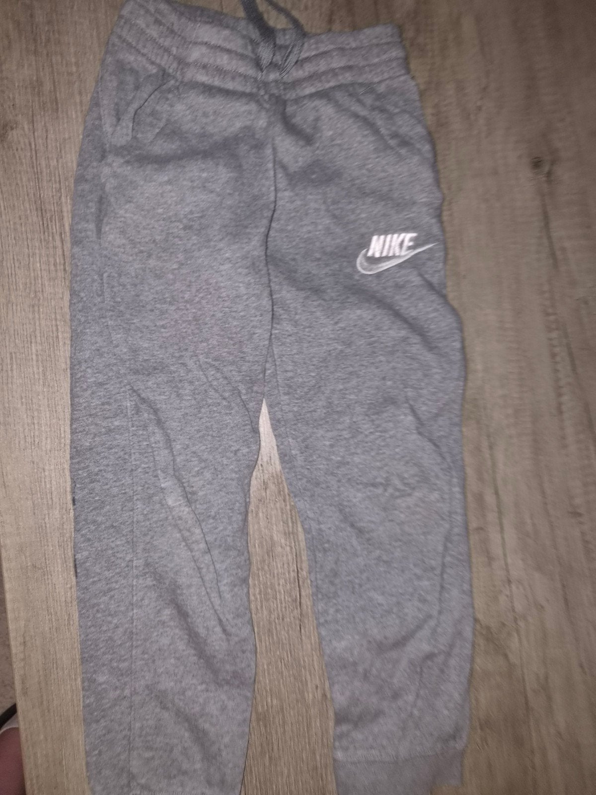 Nike joggingbroek maat 122/128, Kinderen en Baby's, Broek, Jongen of Meisje, Ophalen of Verzenden, Zo goed als nieuw