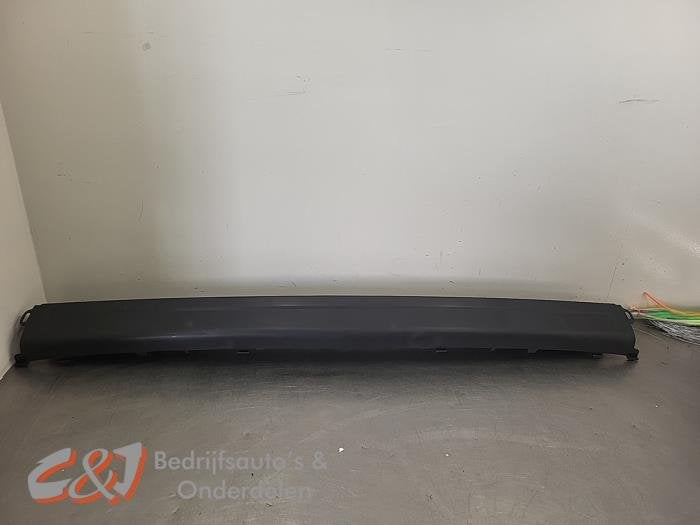 Achterbumper van een Renault Master (ZWART)