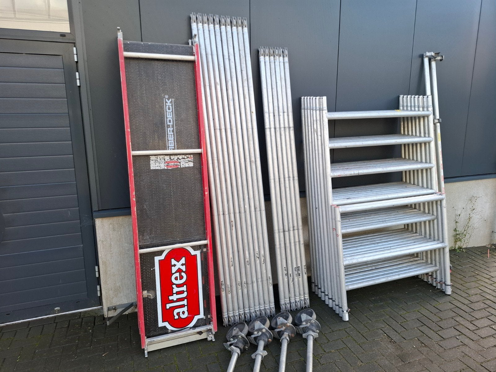 Altrex Fiber-Deck Rolsteiger - 10,2m Werkhoogte, Ophalen, Gebruikt, Rolsteiger of Kamersteiger, 5 meter of hoger