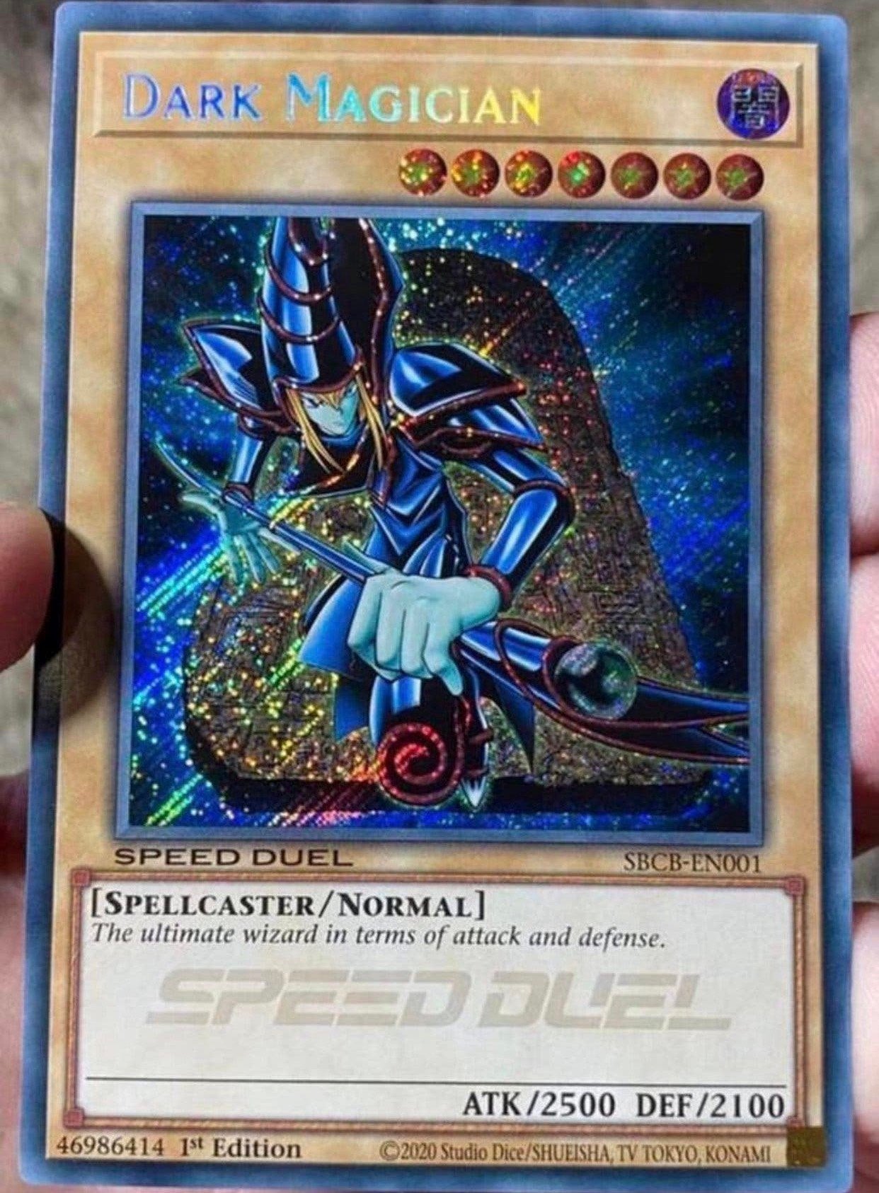 Yu-Gi-Oh! Dark Magician SBCB 1st Edition !, Ophalen of Verzenden, Zo goed als nieuw, Losse kaart, Foil