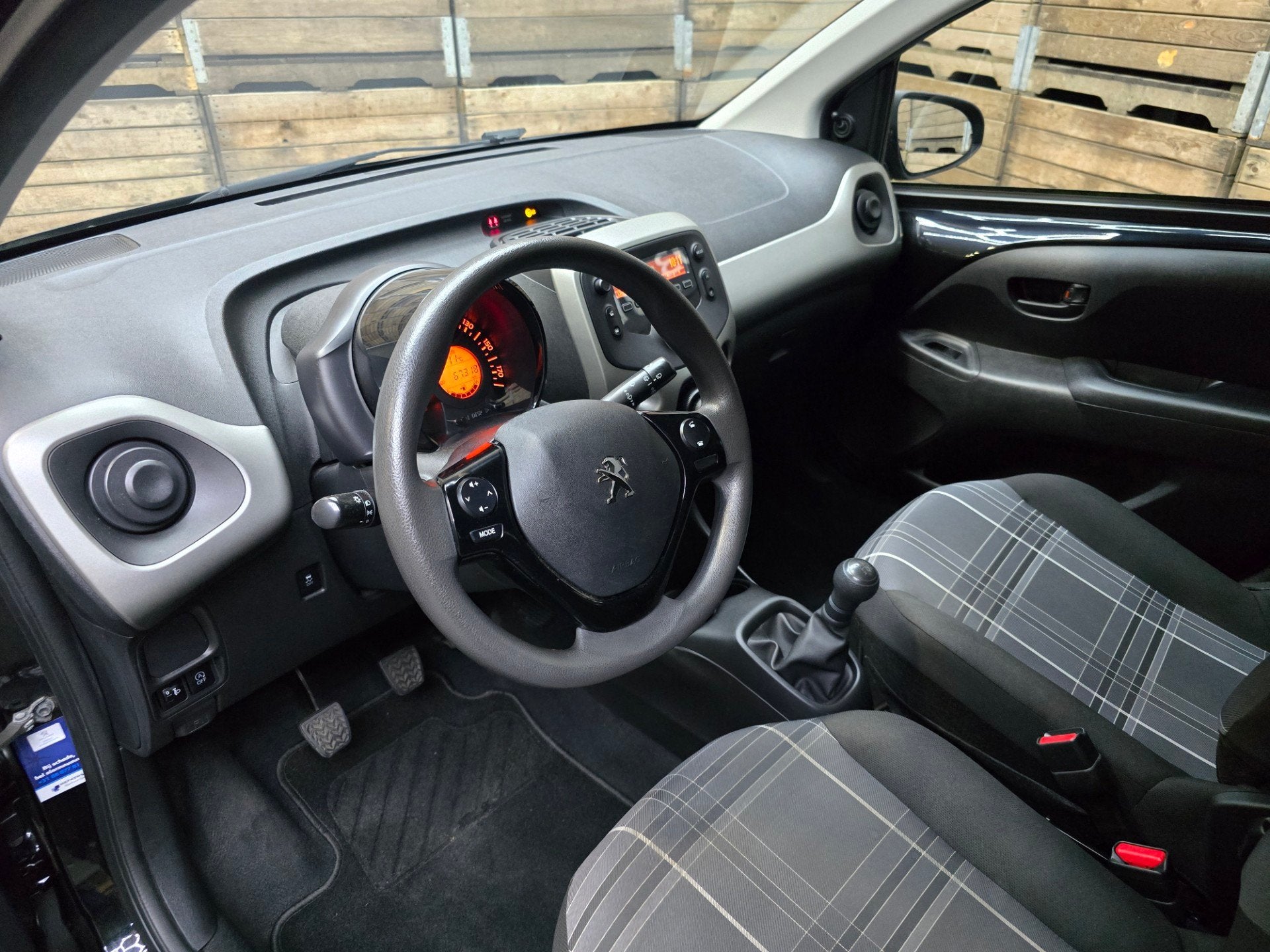 Peugeot 108 1.0 e-VTi Active Carplay Airconditioning Bluetoo, Auto's, Peugeot, Voorwielaandrijving, Dealer onderhouden, Stof, Gebruikt