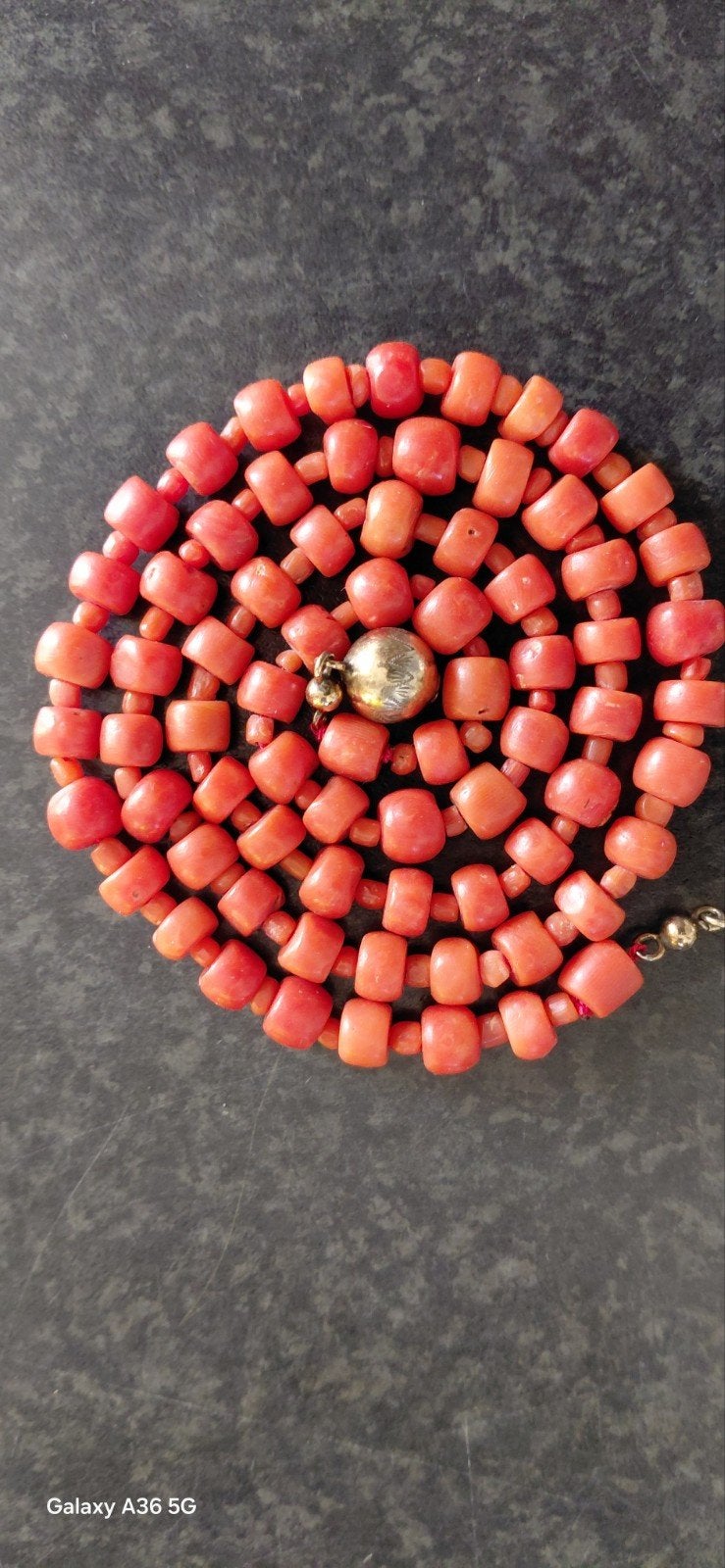 vintage snoer bloedkoraal, 60 cm ,gouden slot,41 gram, Sieraden, Tassen en Uiterlijk, Verzenden, Goud, Ketting