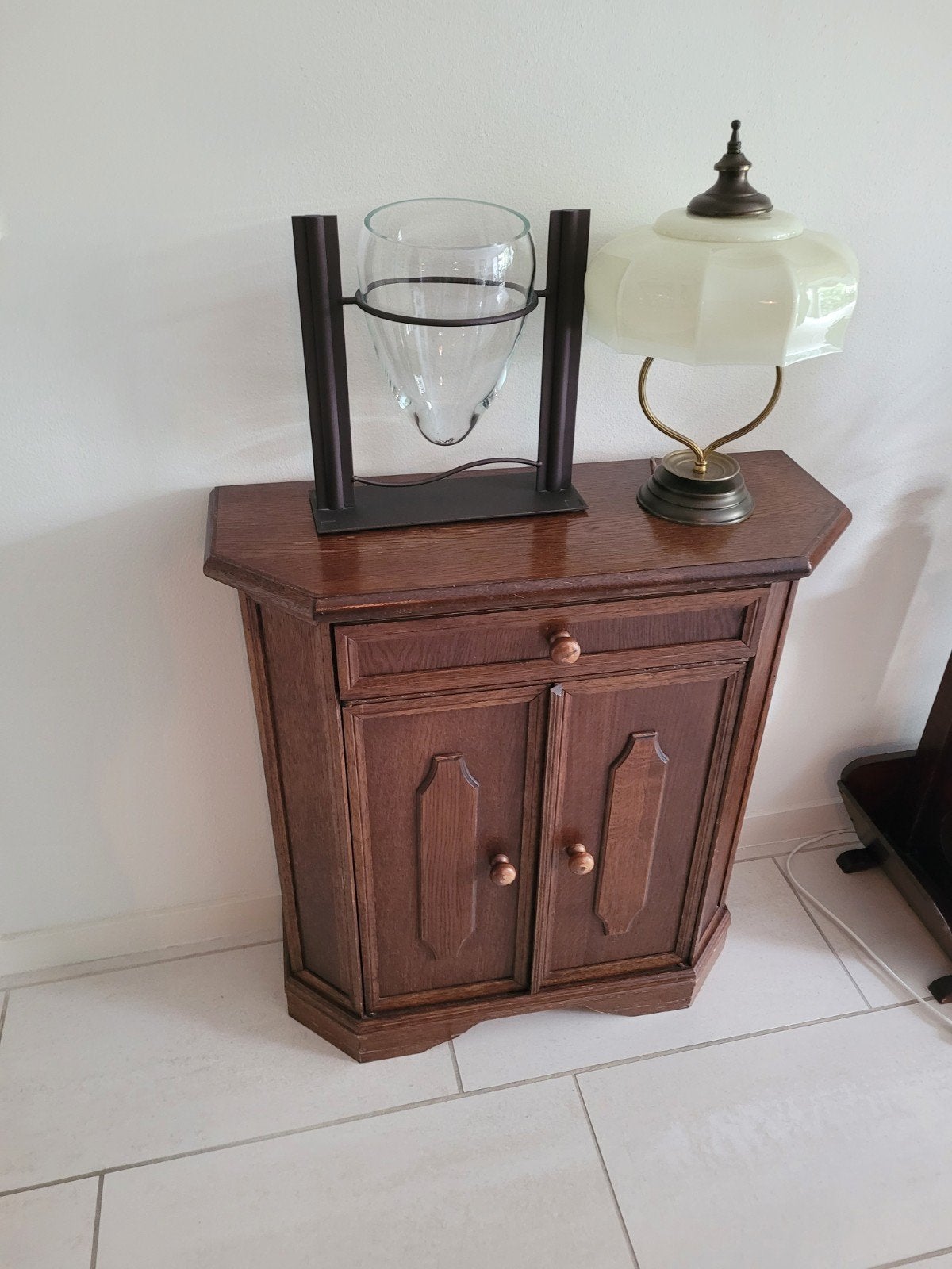 Antieke houten hoekkast met lade en deuren, Ophalen