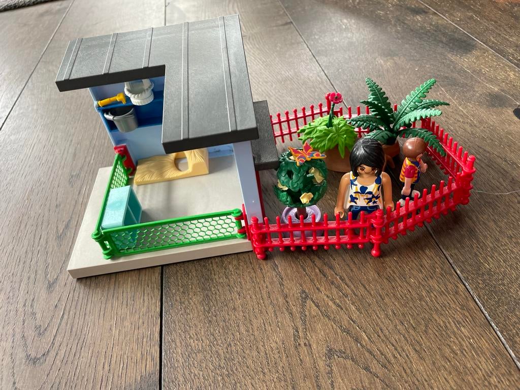 Playmobil huisje met tuin en figuren, Ophalen of Verzenden, Gebruikt
