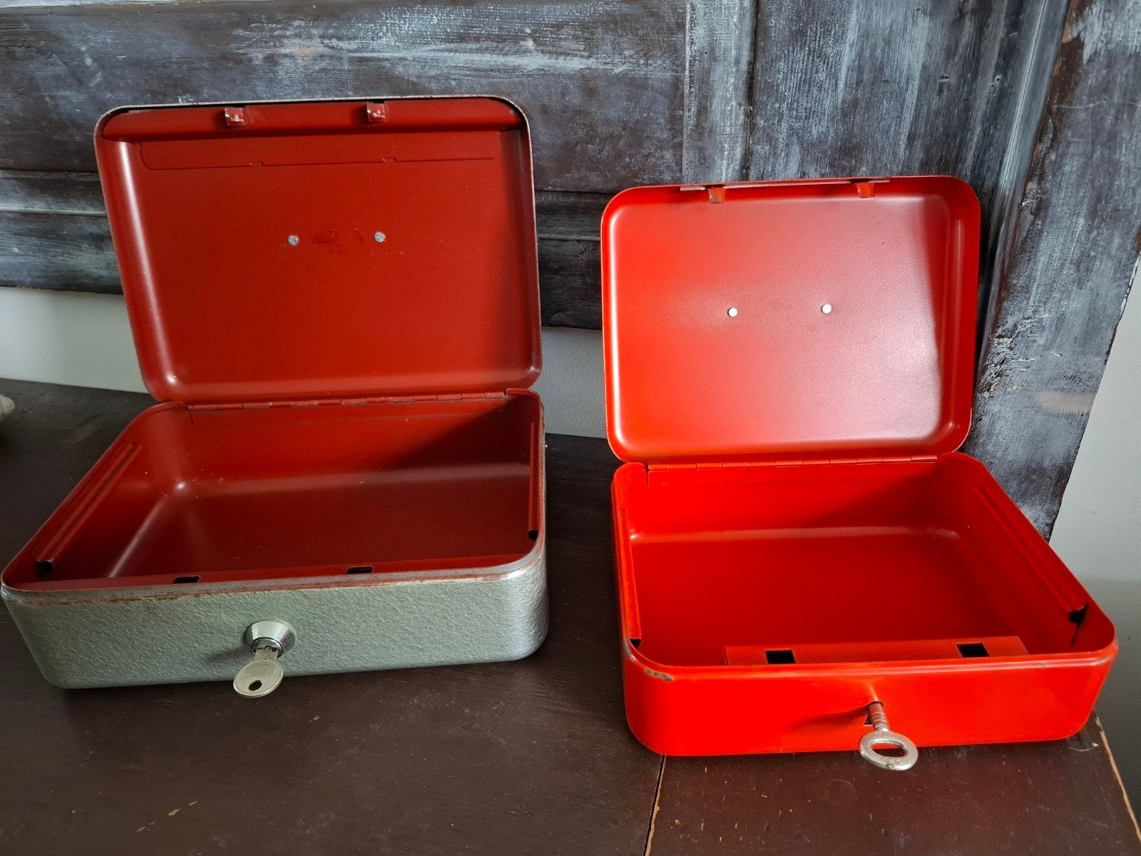 2 Retro Geldkluisjes - Vintage Metalen Spaarpotten, Ophalen, Gebruikt, Minder dan 50 cm