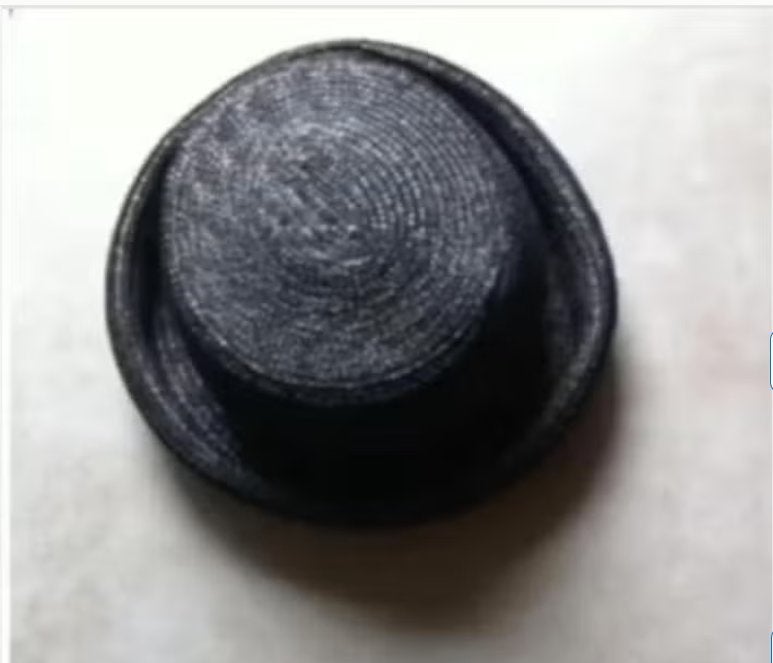 Dames hoedje zwart diameter 20 cm zonder rand, Ophalen of Verzenden, Zo goed als nieuw, One size fits all, Hoed