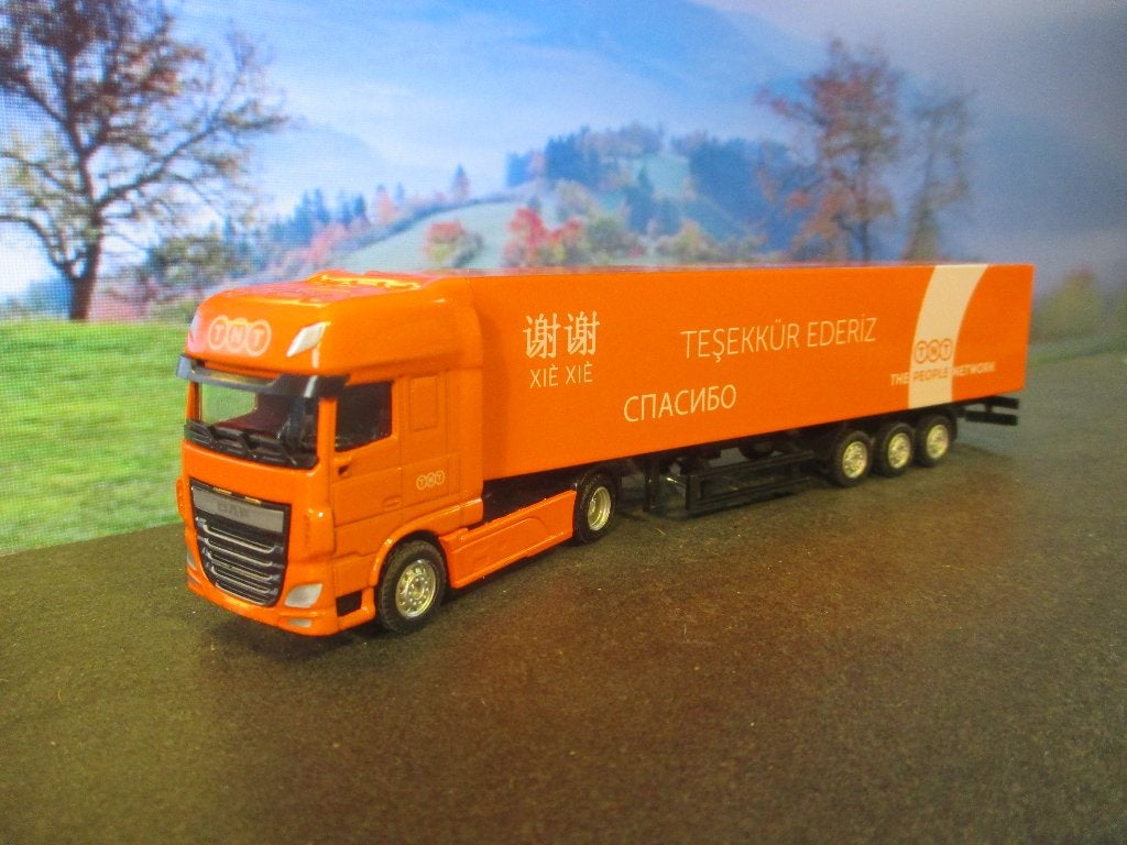 2013-'20 DAF 95XF Super Space Cab TNT 70 jaar Jubileum Promo, Ophalen of Verzenden, Nieuw, Bus of Vrachtwagen, Herpa