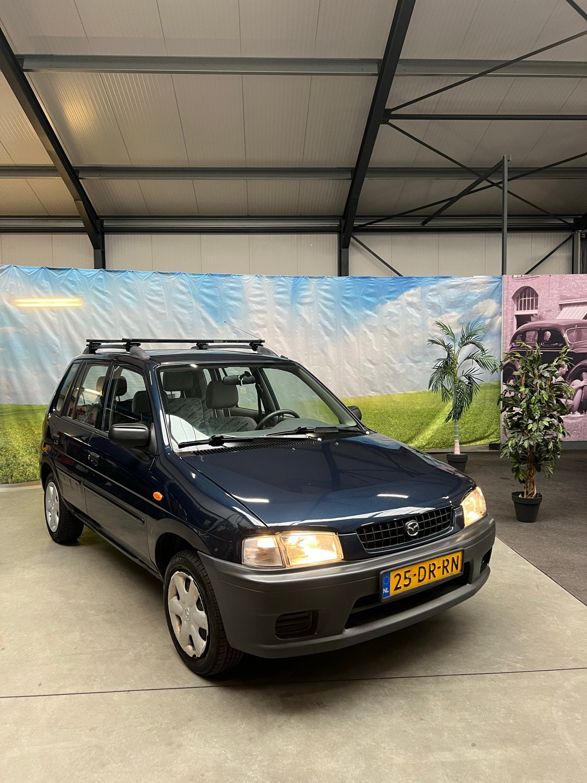 Mazda Demio - 1.3 Comfort - 1999 Blauw - APK 05/2027, Auto's, Voorwielaandrijving, 31 €/maand, Blauw, Particulier