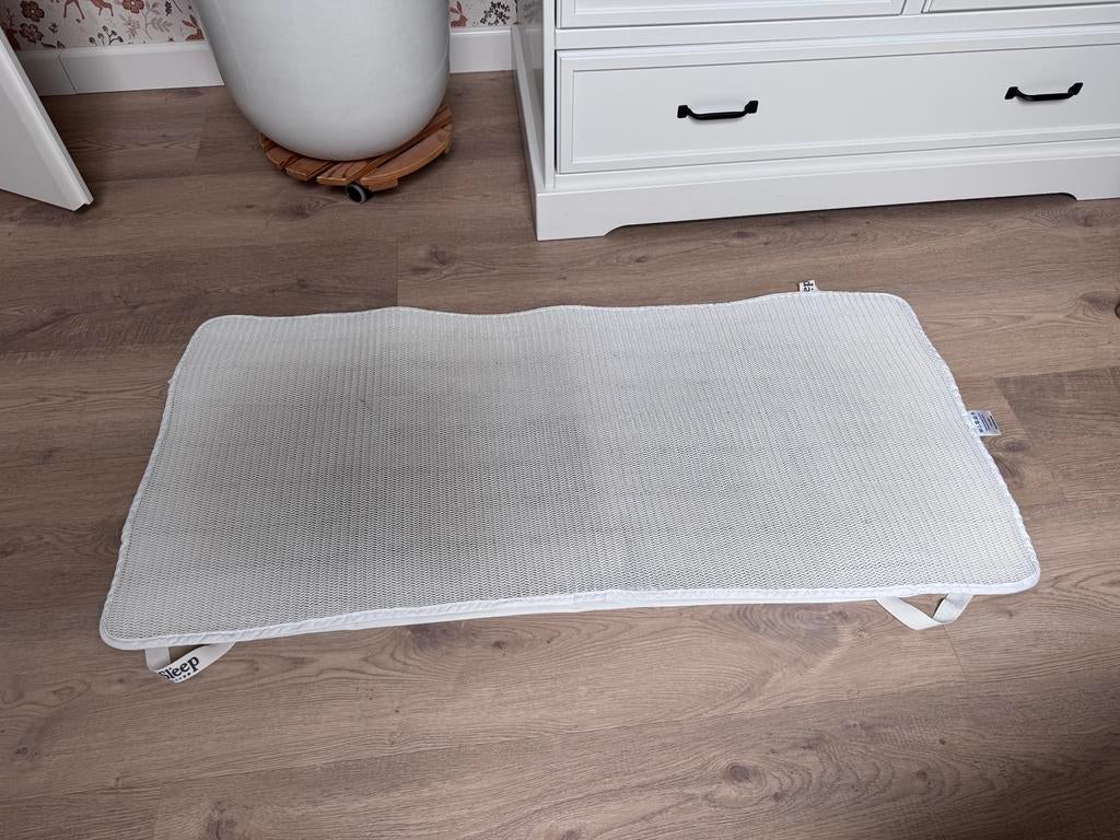 Aerosleep topper met 3 lakentjes 60x120 cm voor ledikant, Gebruikt, Jongetje of Meisje, Ophalen of Verzenden, Wit