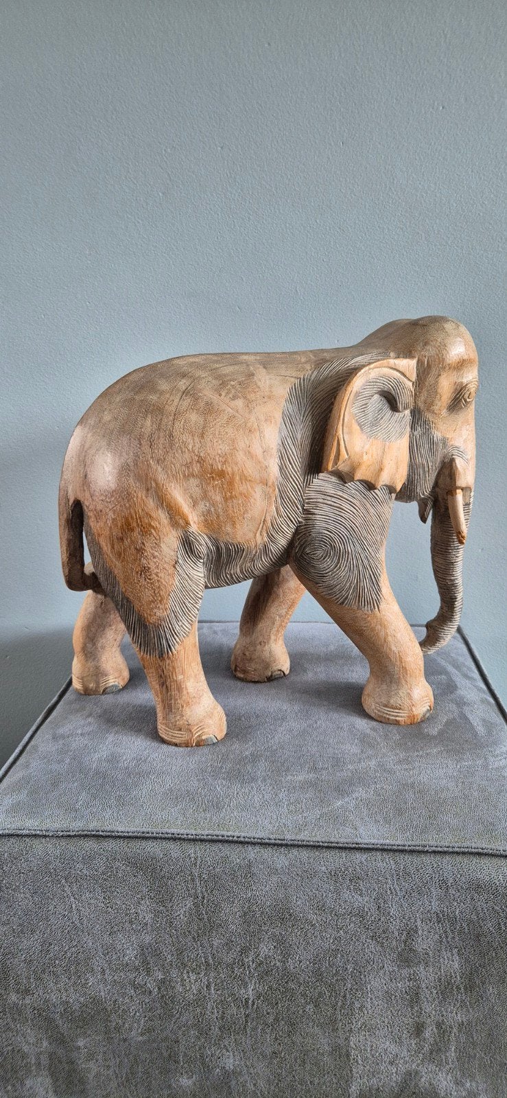 Handgesneden houten olifant - Afrikaanse stijl, Antiek en Kunst, Ophalen of Verzenden, 20 - 50 cm, Beeld, Hout