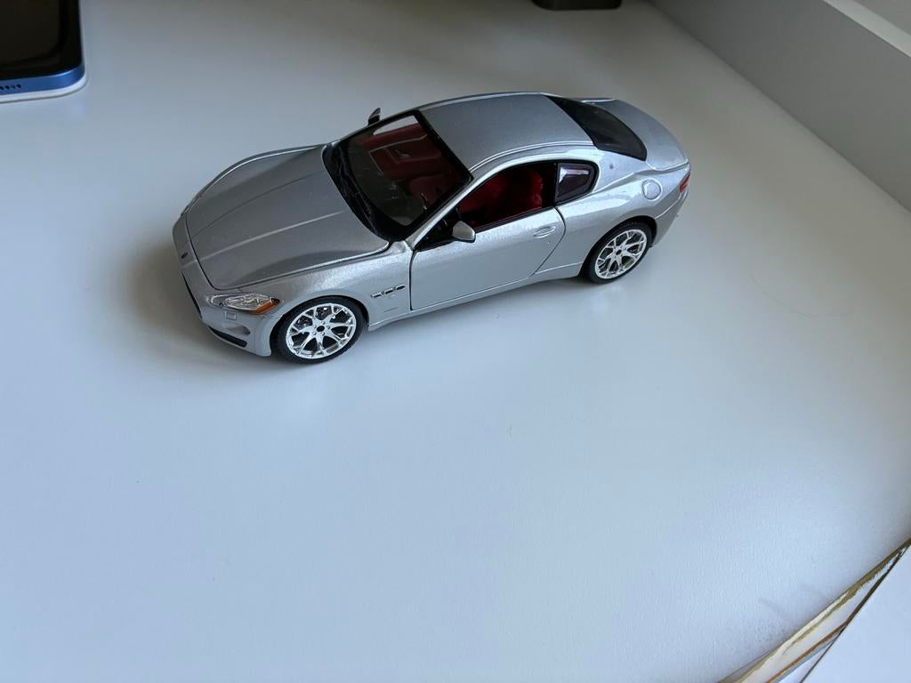 Maserati GranTurismo Modelauto - Zilver, Ophalen of Verzenden, Zo goed als nieuw, Auto, Overige merken