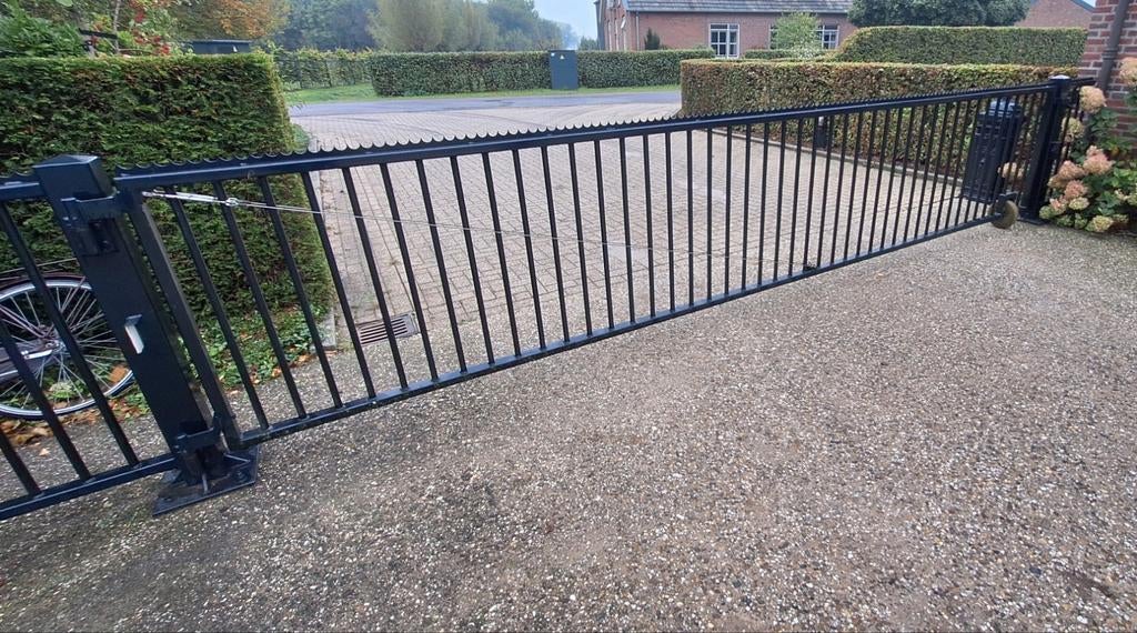 Poort met hekwerk 130cm hoogte, Ophalen, Met poort, Spijlenhekwerk, Zo goed als nieuw