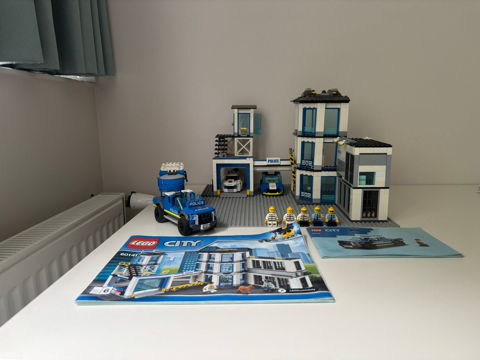 Lego City Politiebureau 60141 met extra's, Kinderen en Baby's, Ophalen, City, Lego, Zo goed als nieuw