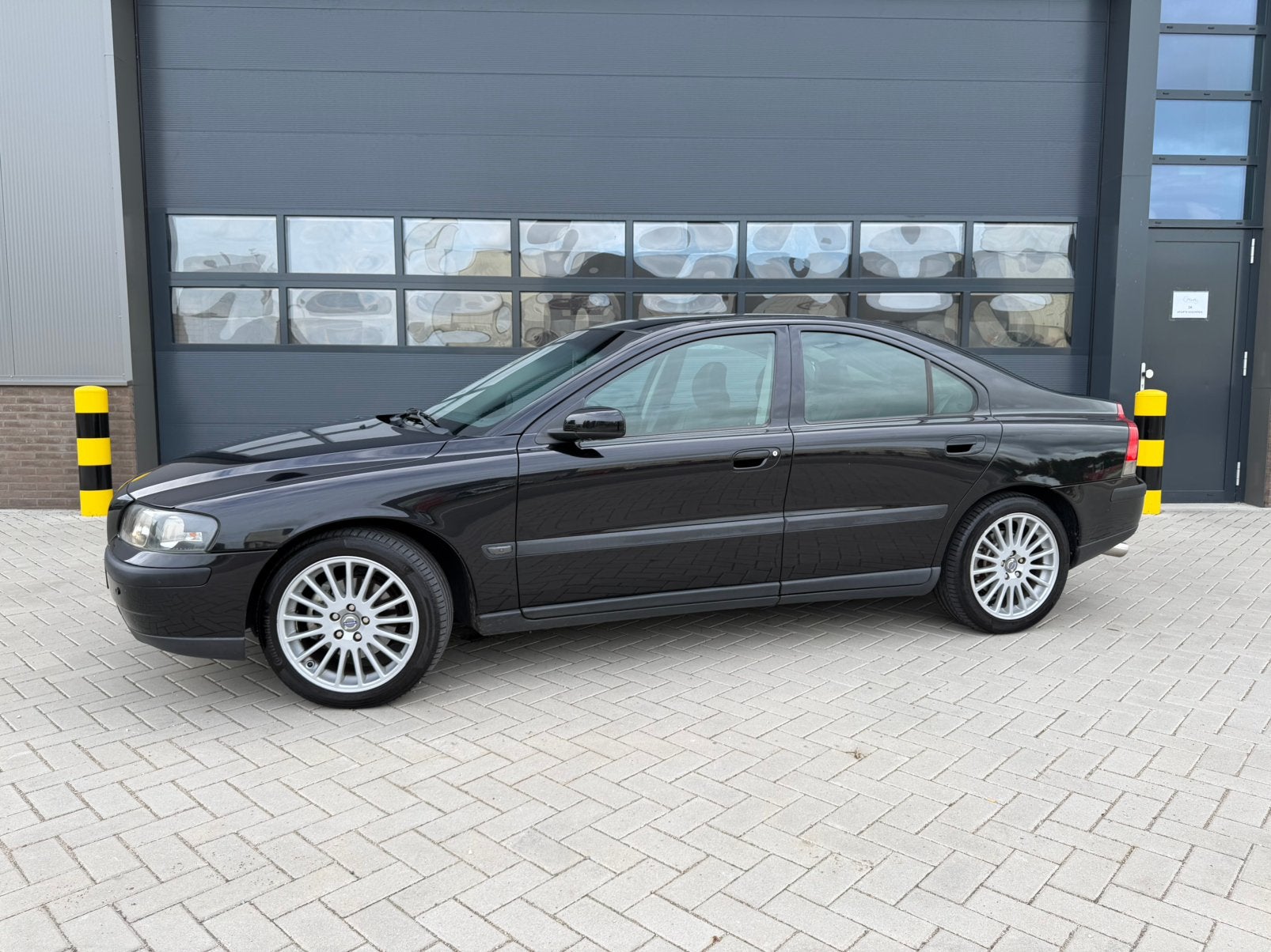 Volvo S60 2.4 170PK AUT 2004 Zwart Inruil mogelijk., Auto's, Zwart, S60, Zwart, 2435 cc