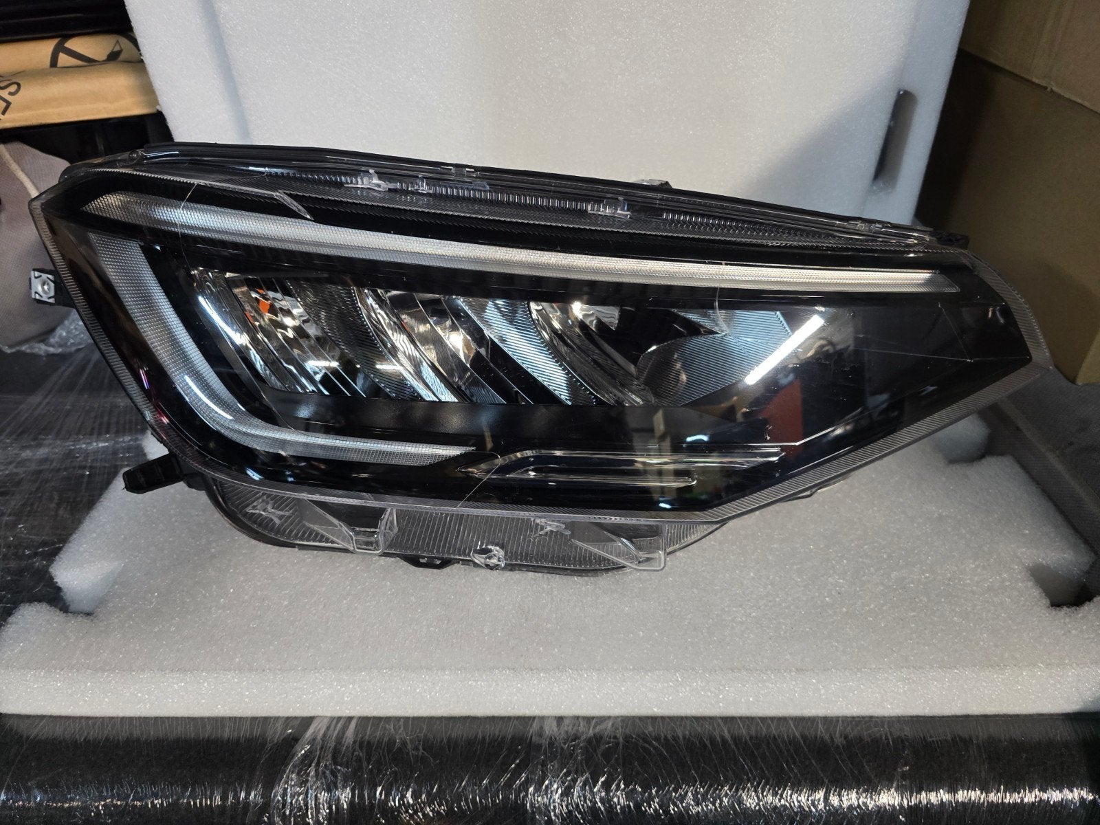 Koplamp Full Led rechts VW Taigo 2G7 bj 2021-heden, Gebruikt, Volkswagen, Wolfsburg, Ophalen of Verzenden