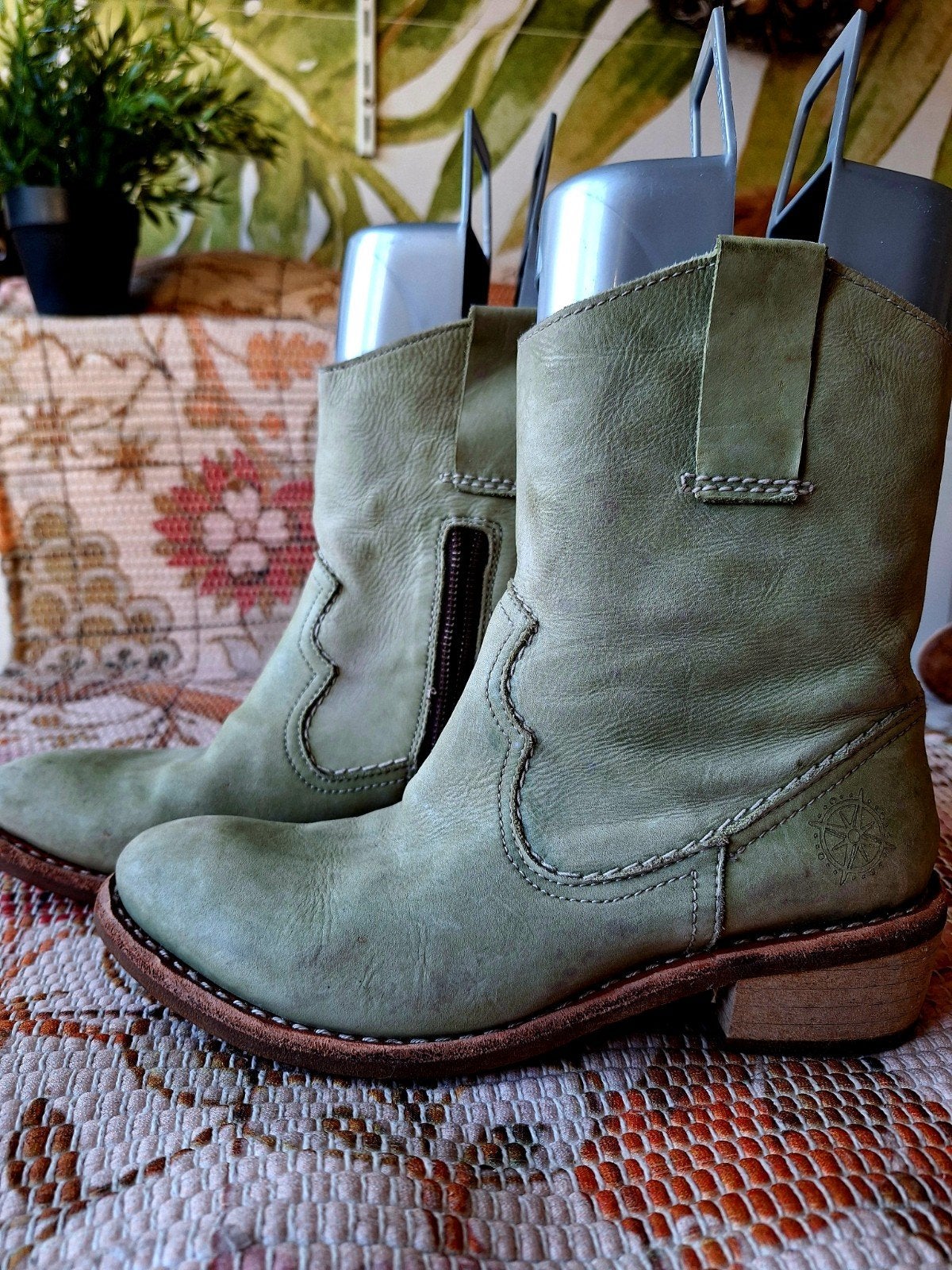 Groen leren laarzen maat 37, Kleding | Dames, Schoenen, Hoge laarzen, Ophalen of Verzenden, Gedragen, Groen