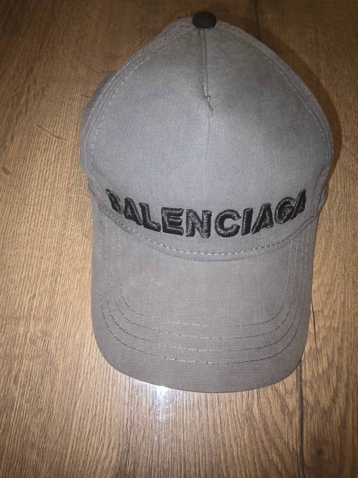 Nieuwe Balenciaga Pet - Grijs met Zwart Logo, Ophalen, Jongetje of Meisje, Nieuw, Balenciaga