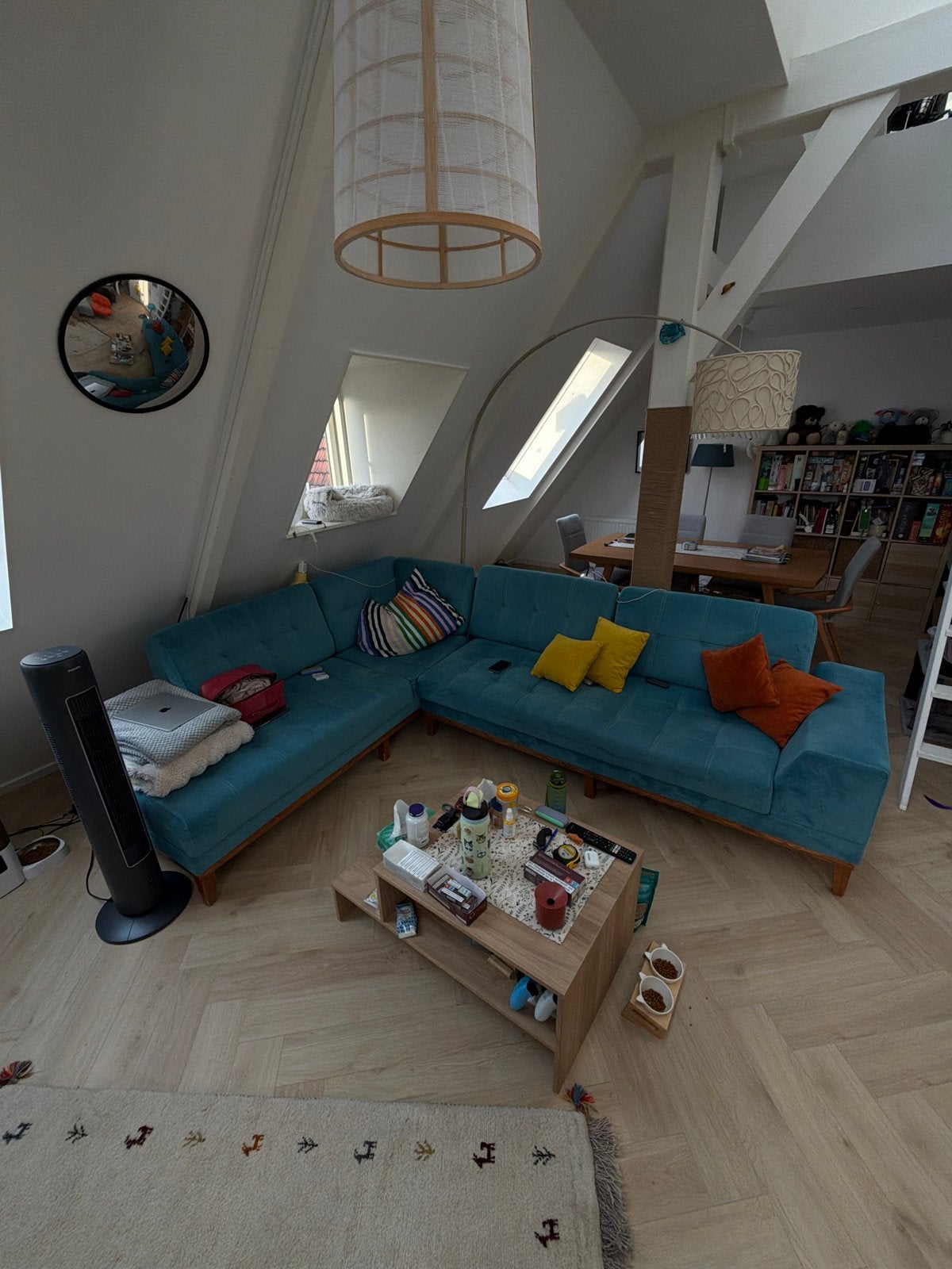 Hoekbank met poef - beschadigd door katten, Huis en Inrichting, Ophalen, 250 tot 300 cm, Gebruikt, Hoekbank