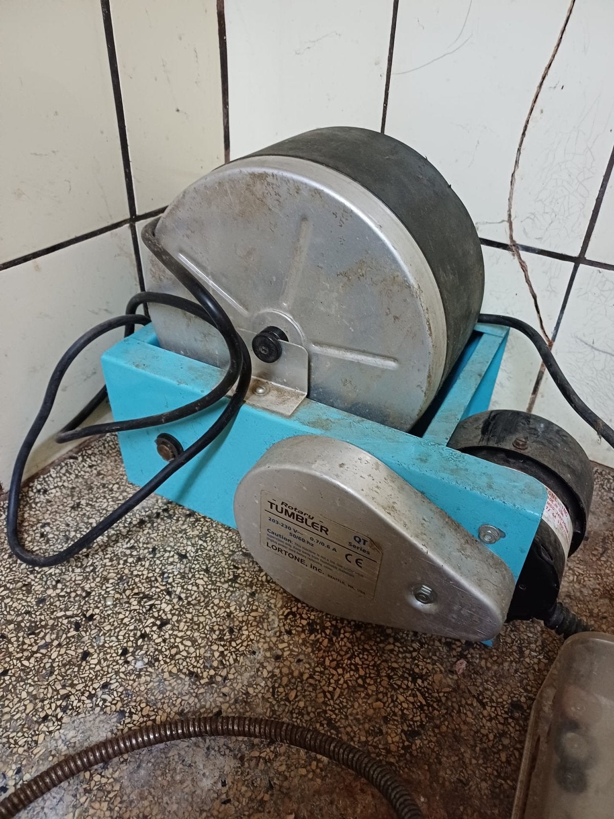 Een zgn. Giebelton of polijst trommel, Ophalen