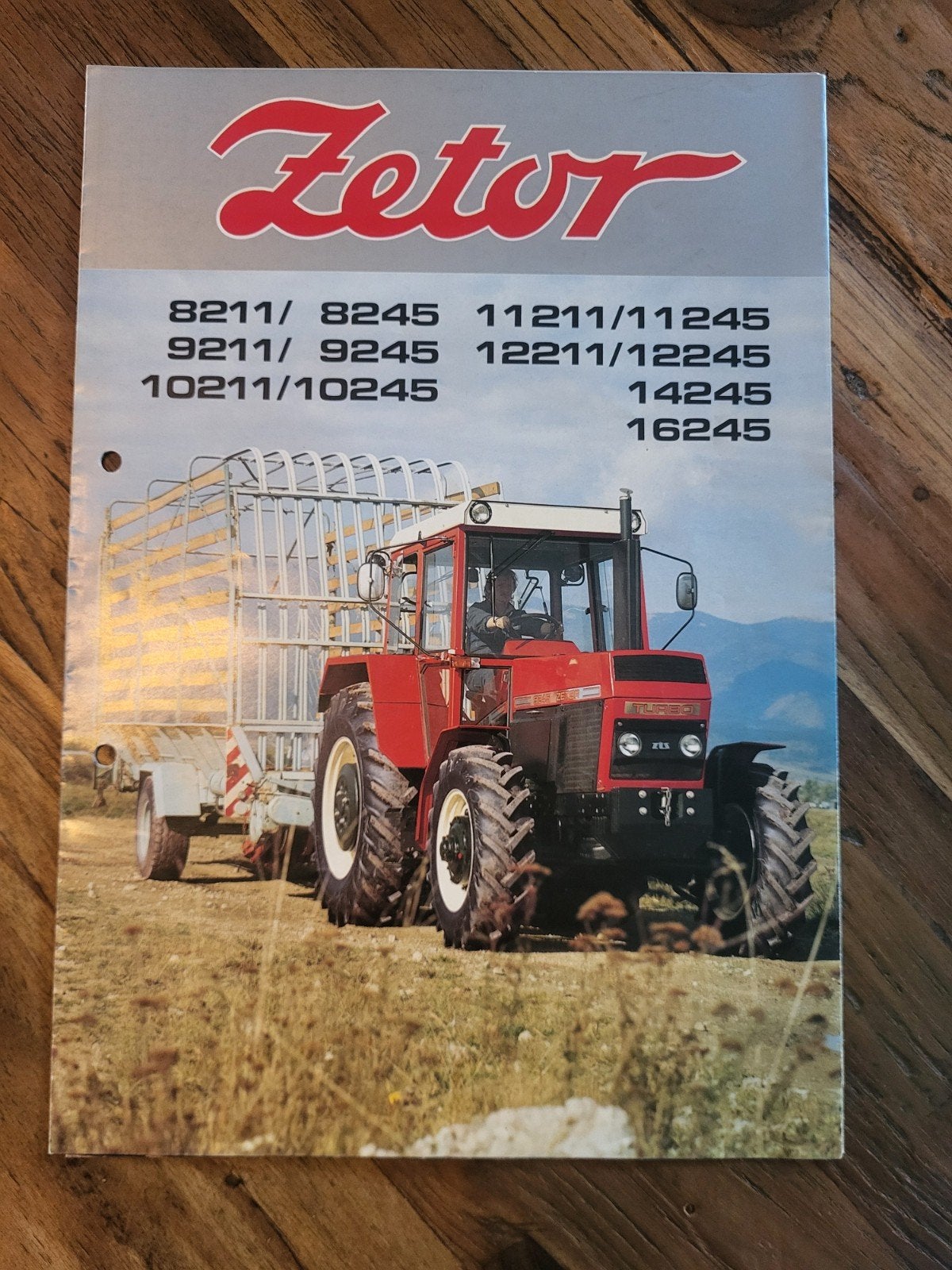 tractor folder Zetor 8211 - 16245, Ophalen of Verzenden, Zo goed als nieuw