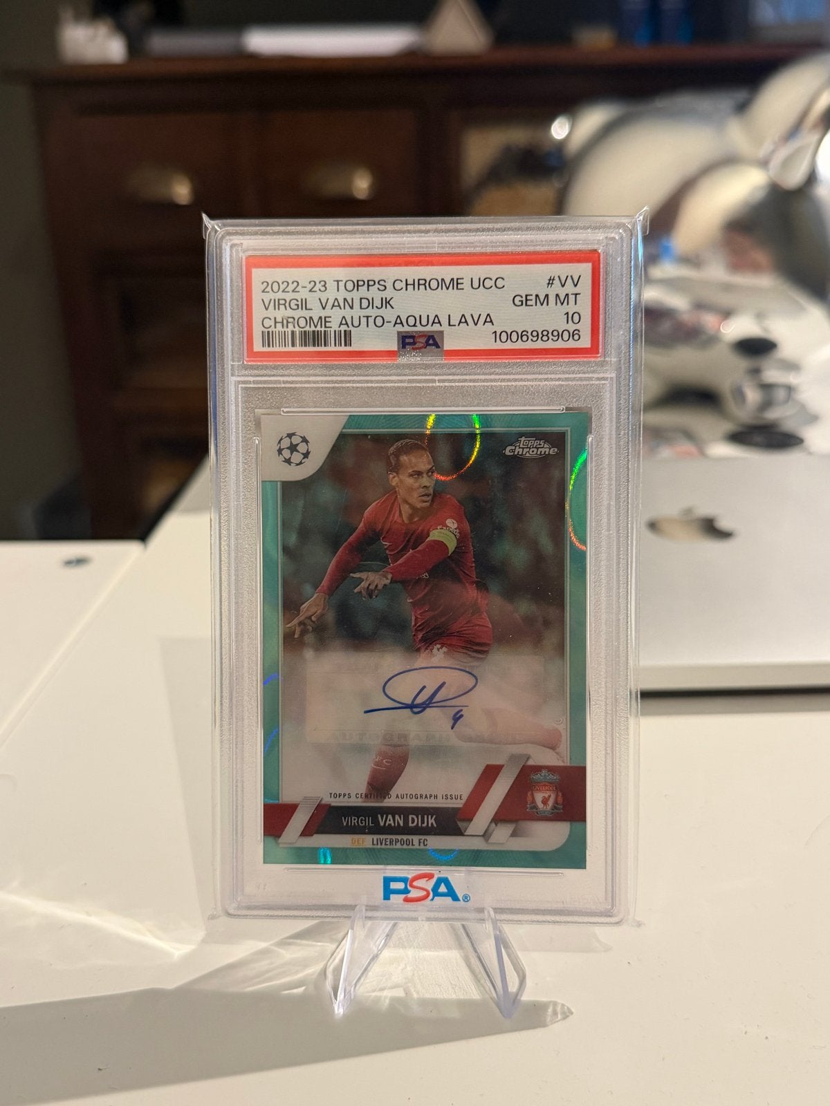 2022-23 Topps Chrome UCC Virgil van Dijk Auto Aqua Lava PSA, Ophalen of Verzenden, Nieuw, Buitenlandse clubs, Spelerskaart