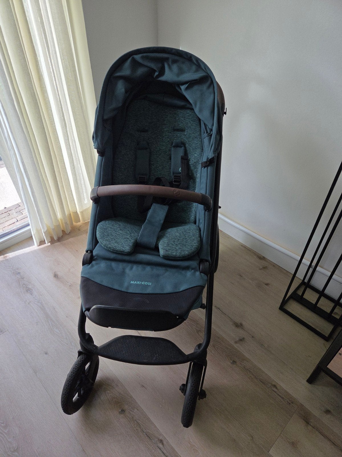 Maxi Cosi Lila XP Plus essential green met accesoires, Ophalen of Verzenden, Zo goed als nieuw, Maxi-Cosi, Regenhoes