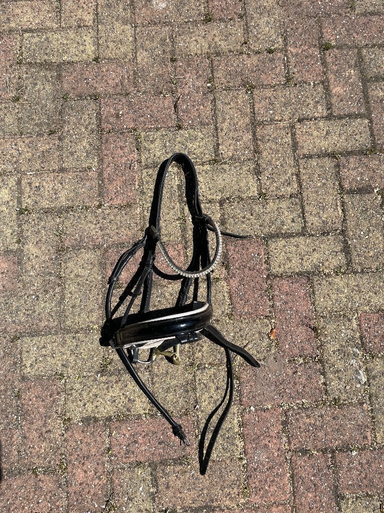 Zwart lak hoofdstel wit onderlegd maat cob/full, Dieren en Toebehoren, Ophalen of Verzenden, Zo goed als nieuw