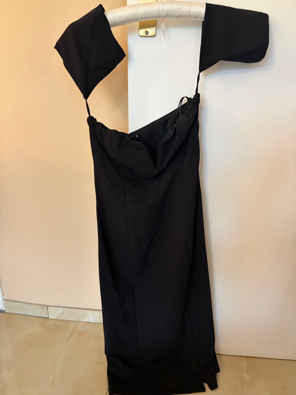 Denny Rose Zwarte Off-Shoulder Jurk Maat M, Kleding | Dames, Maat 38/40 (M), Zwart, Ophalen of Verzenden, Zo goed als nieuw