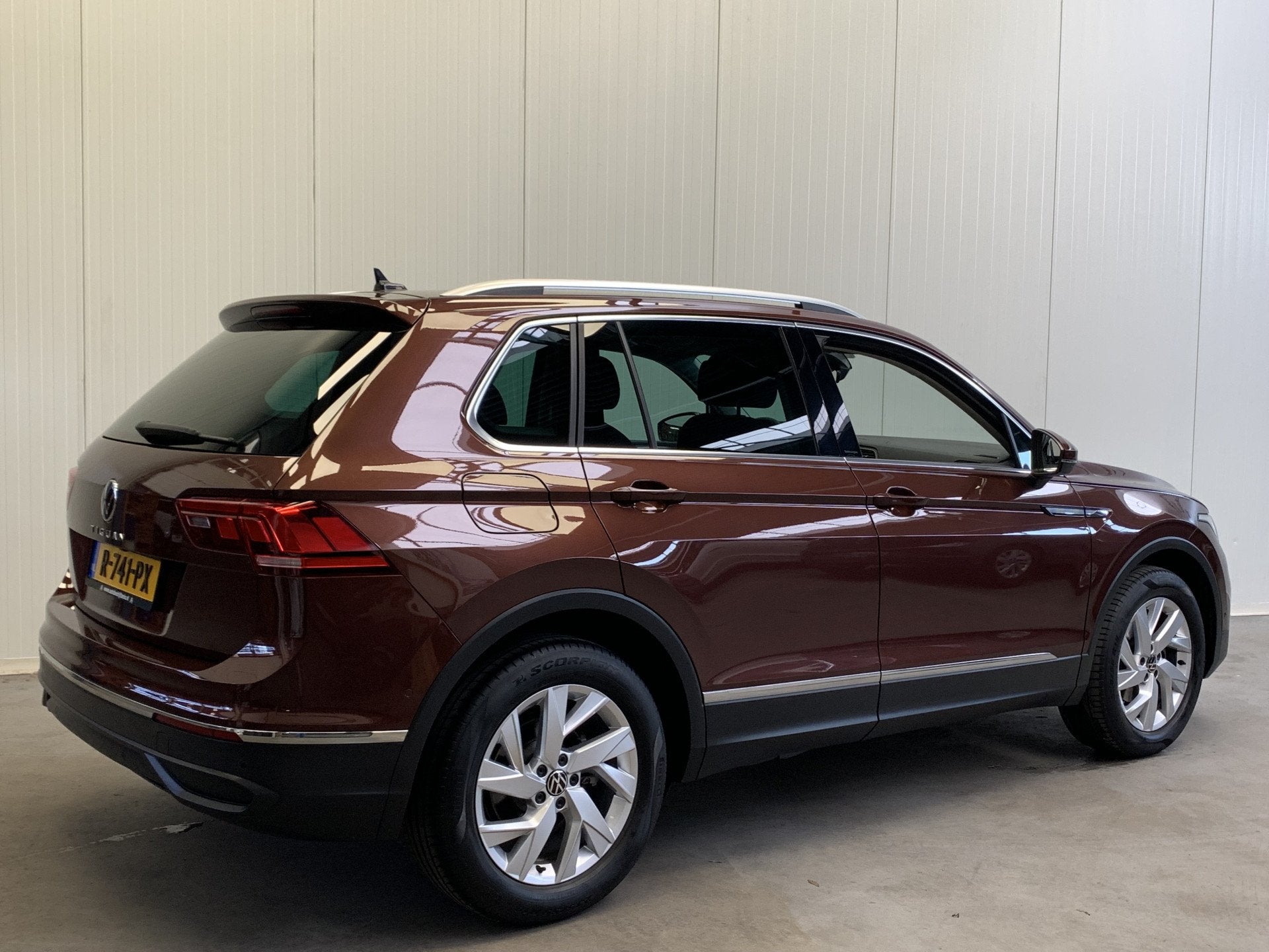 Volkswagen Tiguan 1.5 TSI Elegance NAVI-ECC-PARK ASSIST-SPOR, Auto's, Euro 6, 4 cilinders, Alcantara, Automatische klimaatregeling