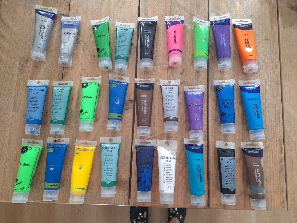 Acrylverf tubes in totaal 27 samen voor €12,-, Ophalen, Nieuw, Acrylverf