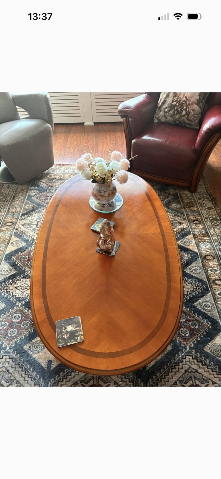 Ovale  vintage houten salontafel - Notenhout, Ophalen, Gebruikt, 100 tot 150 cm, 50 tot 100 cm