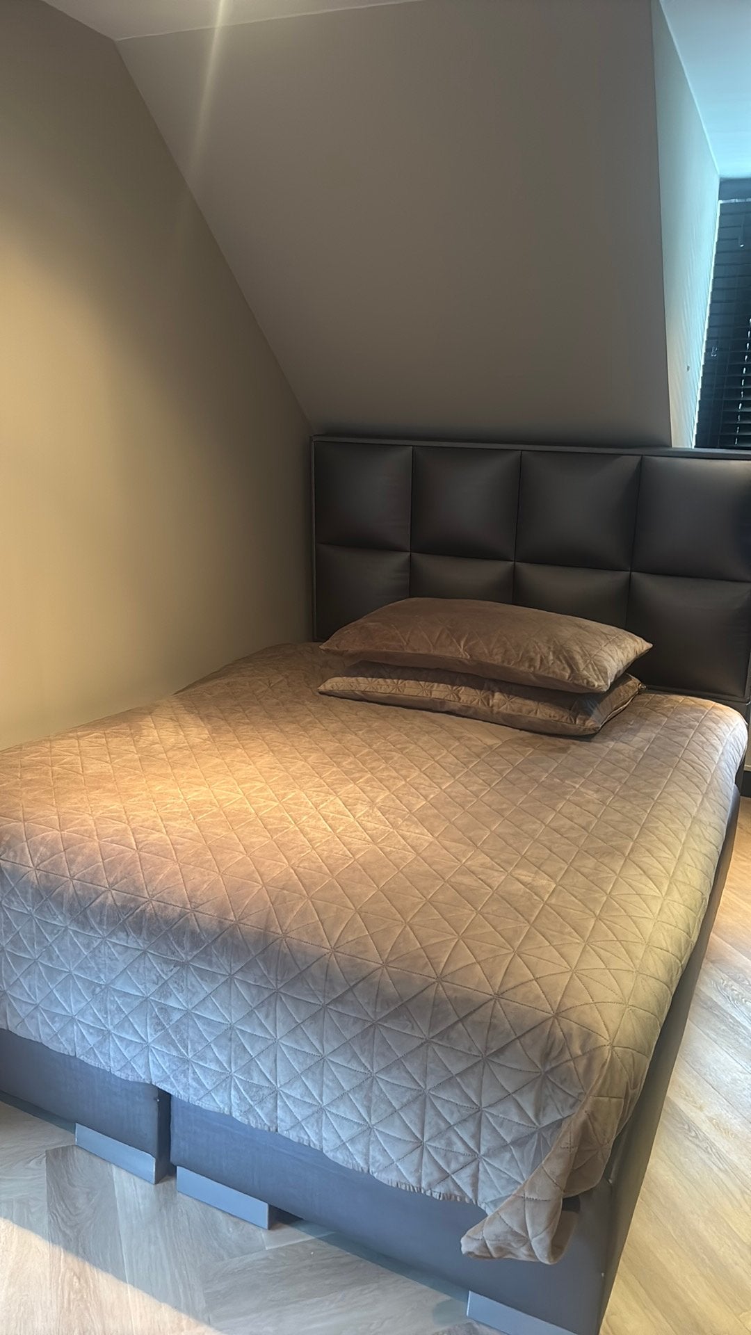 MOET NU WEG Eric kuster style bed te koop., Gebruikt, Tweepersoons, Ophalen of Verzenden, Grijs