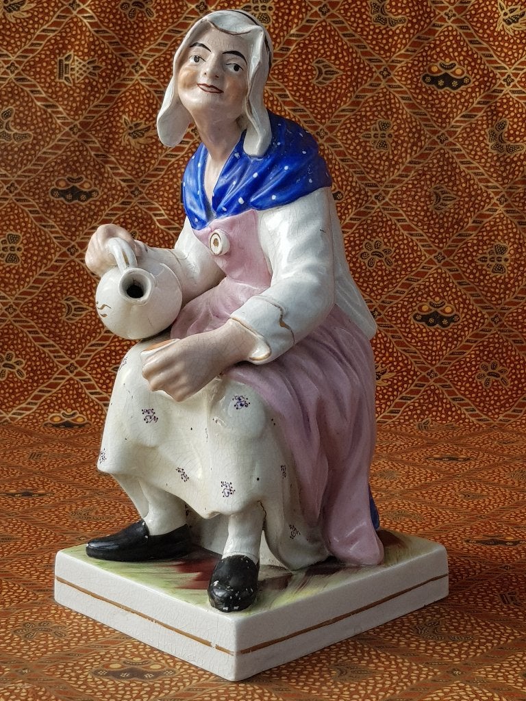 Oude vrouw uit Engeland mooi antiek beeld 31 cm. uit 1880., Ophalen of Verzenden