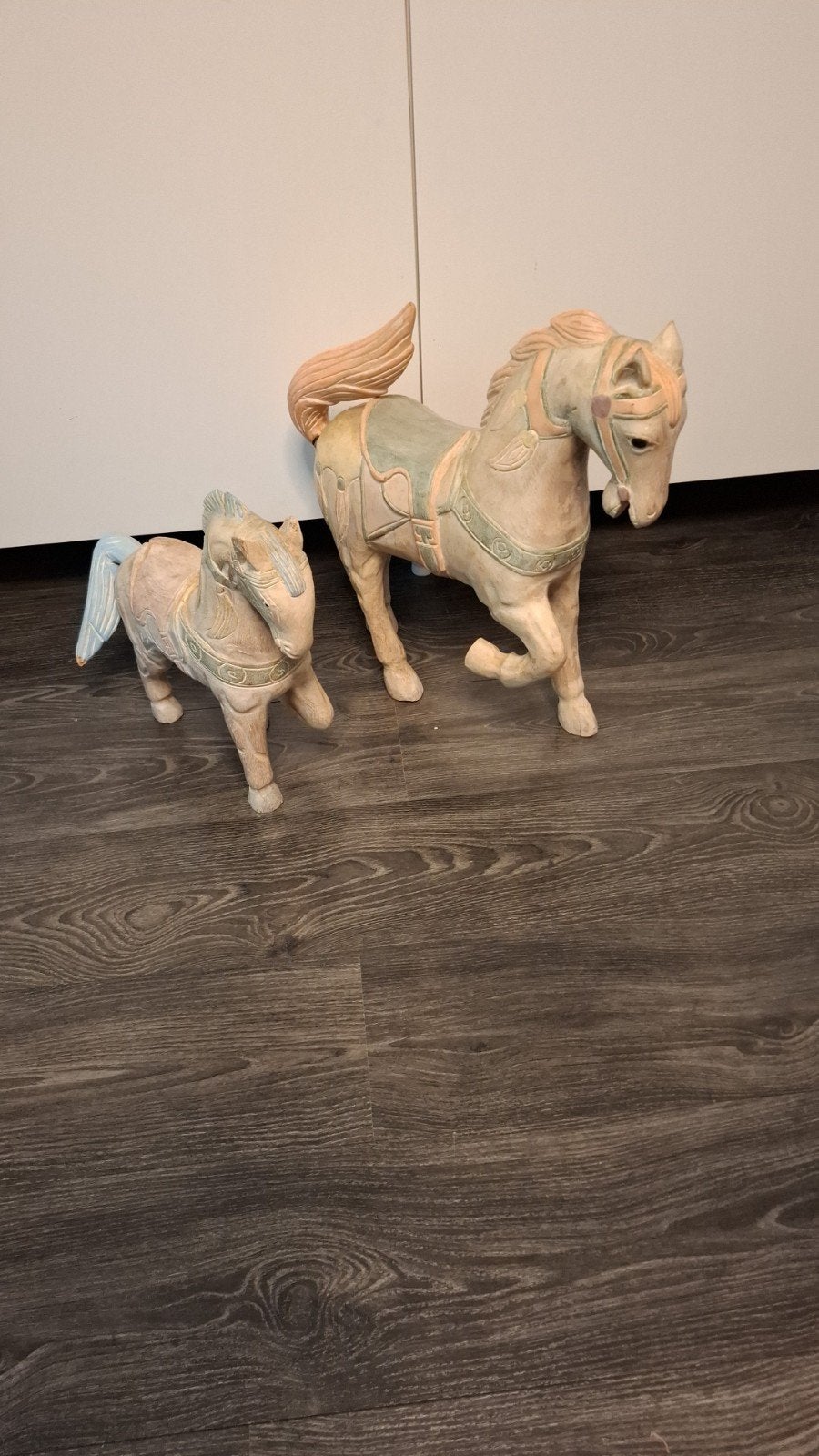 Set van 2 houten paardenbeelden - Vintage stijl, Verzamelen, Ophalen of Verzenden, Gebruikt, Dier