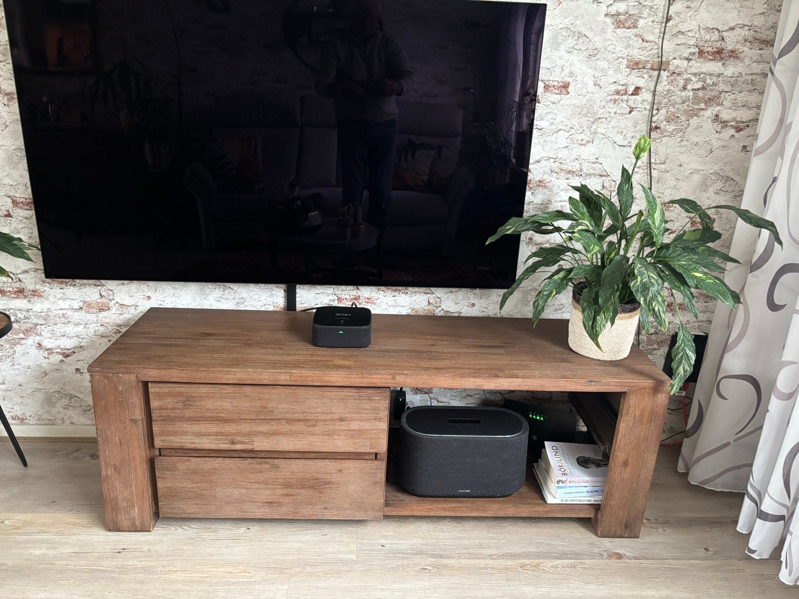 Massief acacia houten tv-meubel met lades en open vak, Ophalen, Gebruikt, 100 tot 150 cm, Minder dan 100 cm