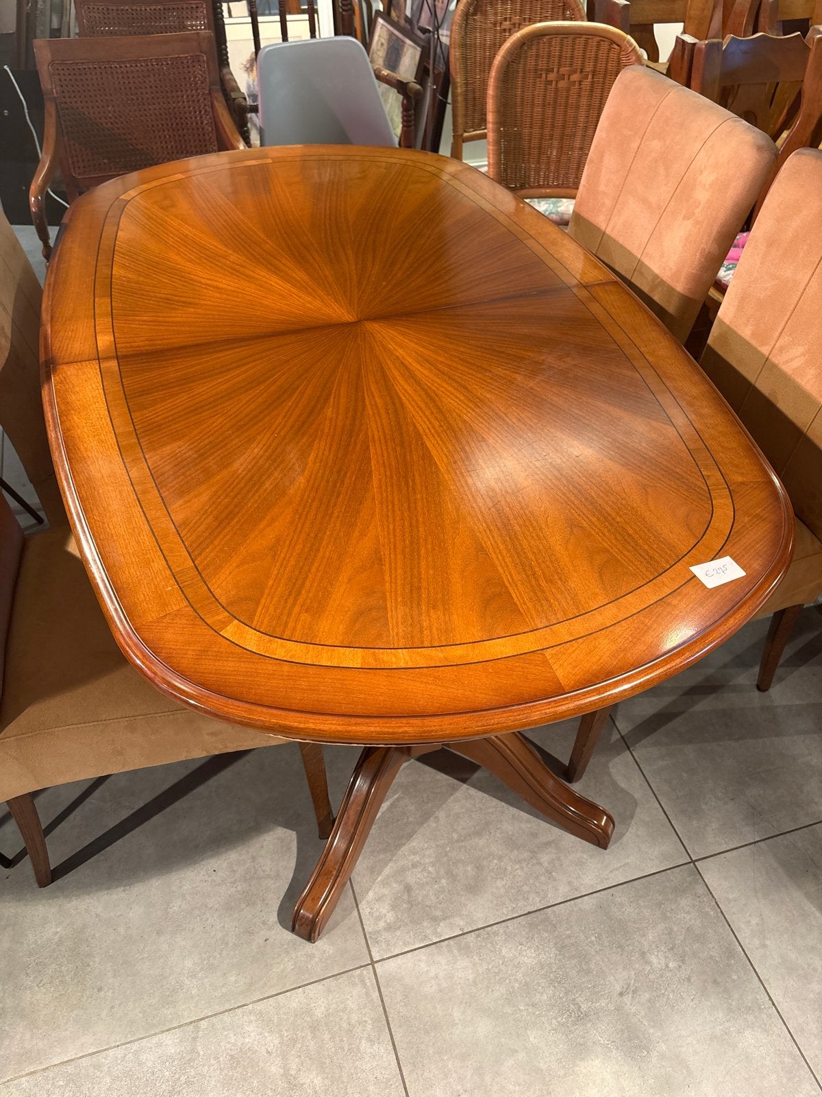 Ovale eettafel van hout met sierlijke inleg, Huis en Inrichting, Ophalen, Gebruikt, 100 tot 150 cm, 150 tot 200 cm