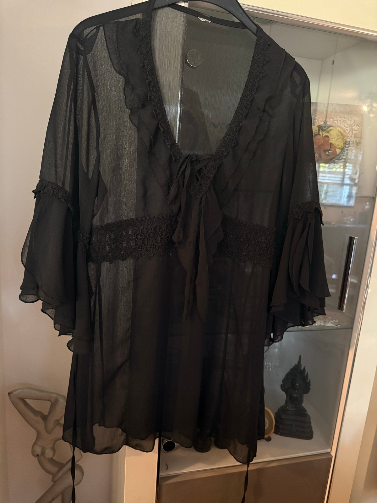 Zwarte transparante tuniek/blouse met ruches, maat 42/44, Ophalen of Verzenden, Zo goed als nieuw, Maat 42/44 (L), Zwart