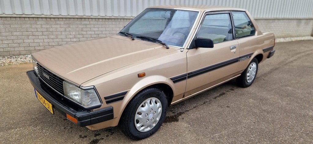 Toyota Corolla 1.6 DX Schuurvondst !, Auto's, Achterwielaandrijving, Gebruikt, Corolla, Beige