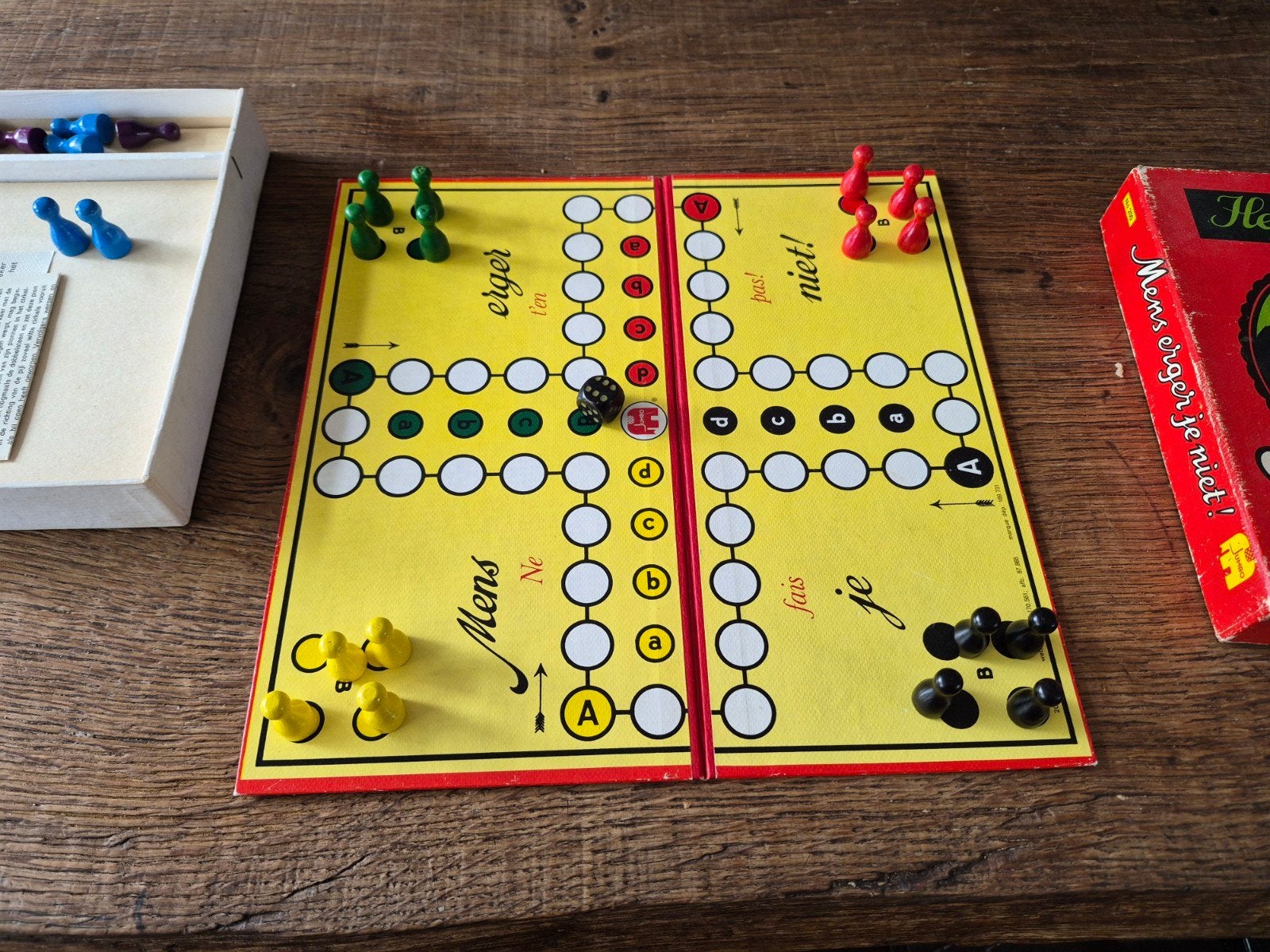 Vintage mens erger je niet spel., Ophalen