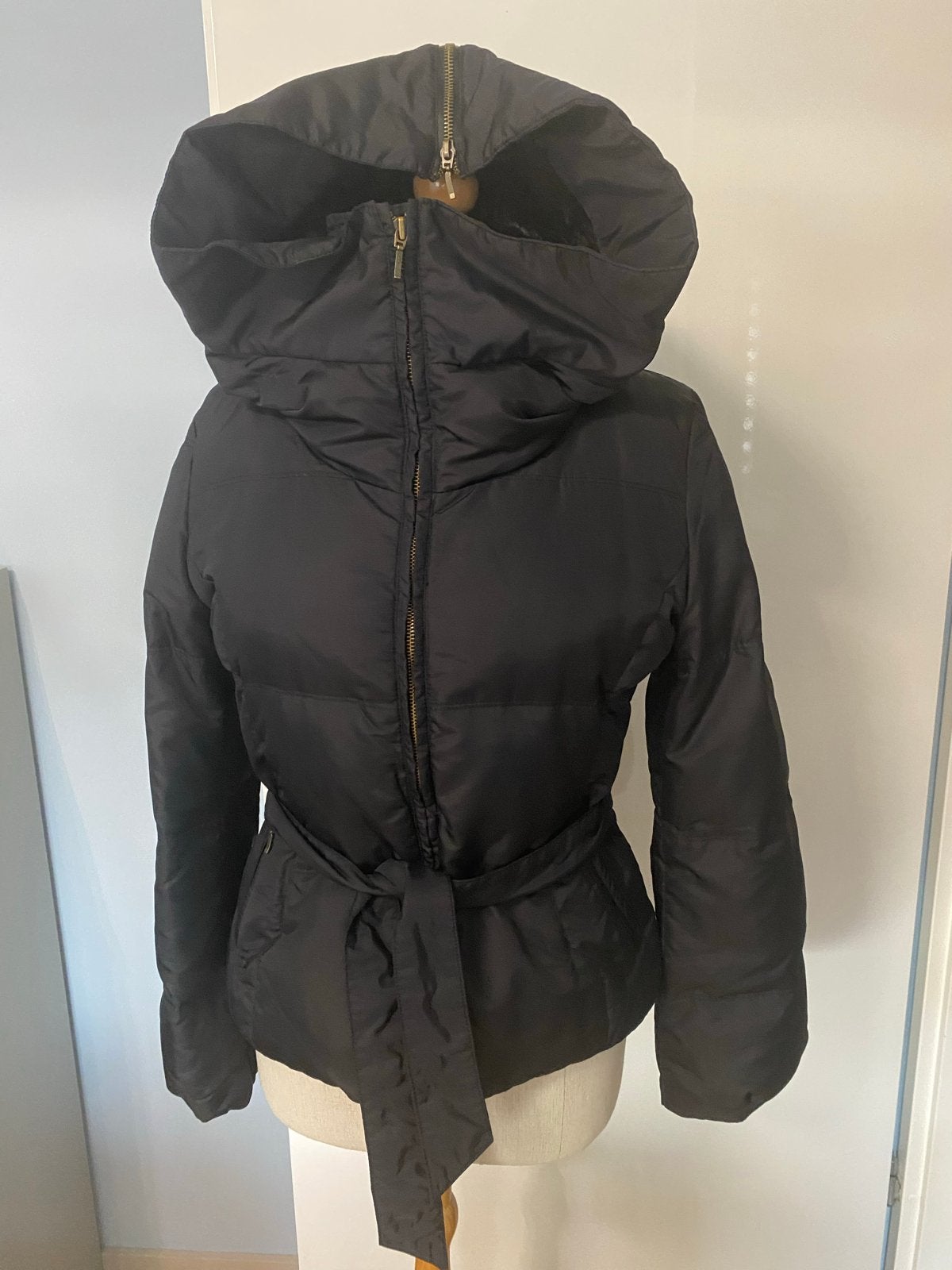 Weekend MaxMara Zwarte Gewatteerde Jas met Riem, Ophalen of Verzenden, Zo goed als nieuw, Maat 38/40 (M), Zwart