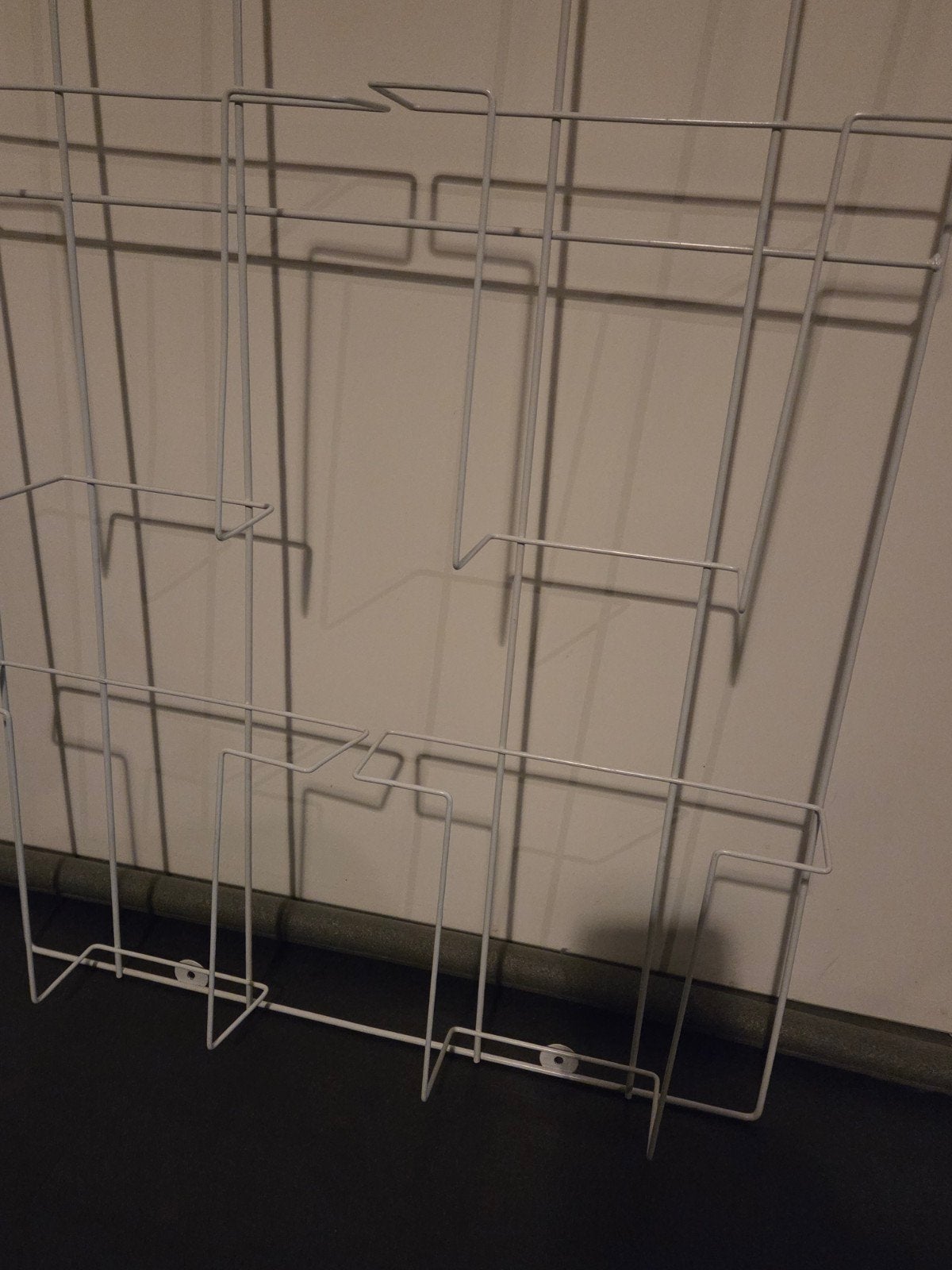 Wit metalen tijdschriftenrek voor wandmontage, Ophalen, Metaal, Tijdschriftenrek, Minimalistisch